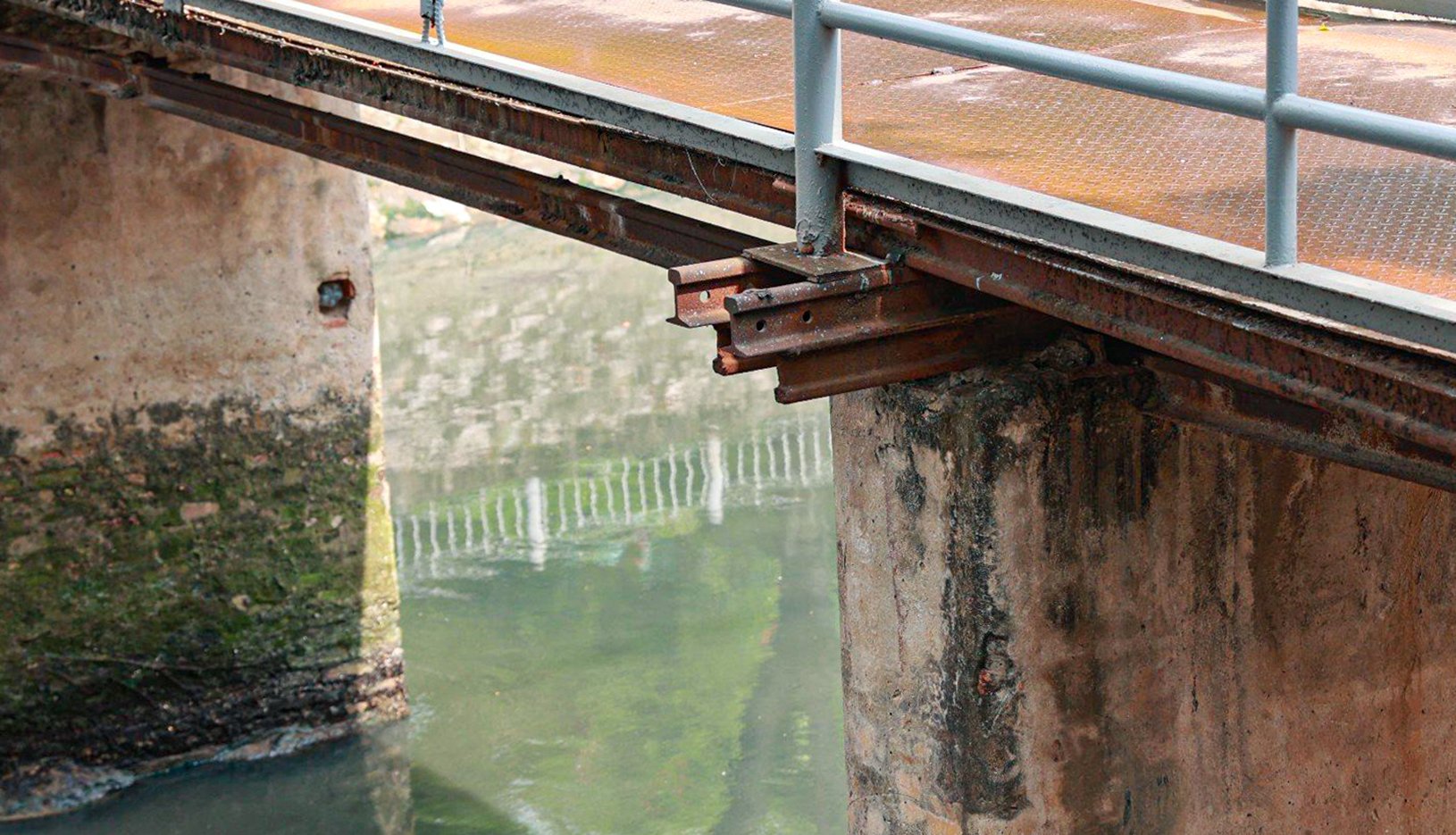 H&igrave;nh ảnh cầu yếu, cầu tạm tại H&agrave; Nội xuống cấp nghi&ecirc;m trọng- Ảnh 9.