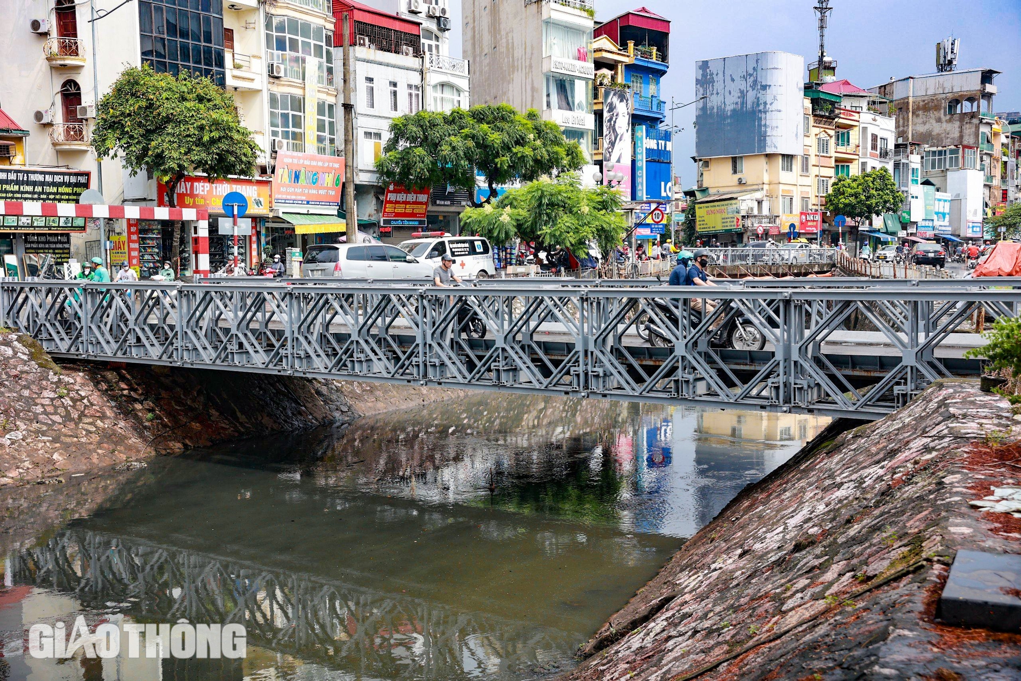 H&igrave;nh ảnh cầu yếu, cầu tạm tại H&agrave; Nội xuống cấp nghi&ecirc;m trọng- Ảnh 2.