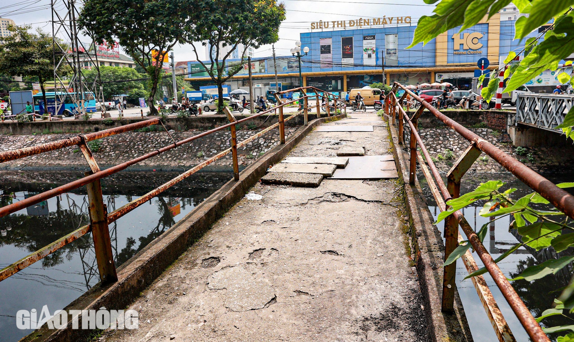 H&igrave;nh ảnh cầu yếu, cầu tạm tại H&agrave; Nội xuống cấp nghi&ecirc;m trọng- Ảnh 3.