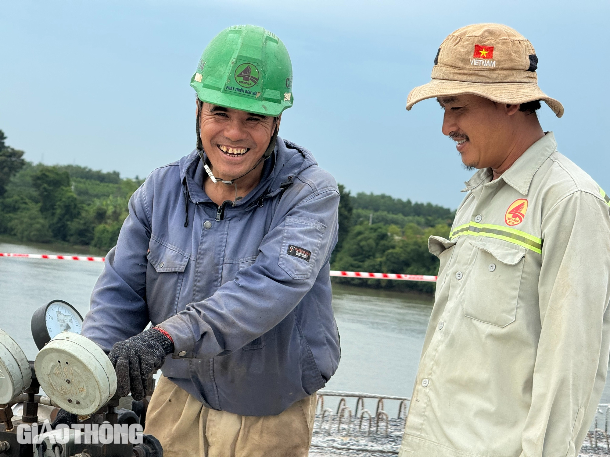 Cầu Bạch Đằng 2 nối Đồng Nai - Bình Dương hợp long, đua về đích dịp 2/9- Ảnh 7. Cầu Bạch Đằng 2 nối Đồng Nai - Bình Dương hợp long, đua về đích dịp 2/9- Ảnh 7.