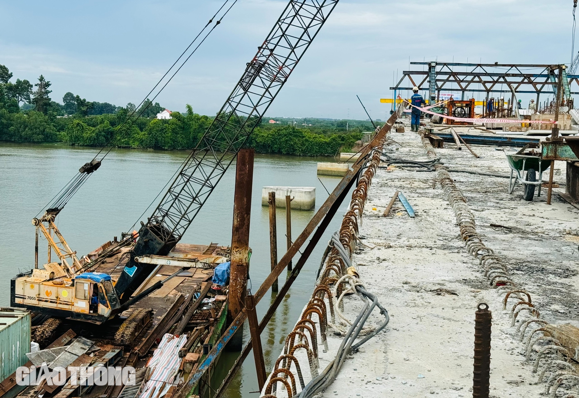 Cầu Bạch Đằng 2 nối Đồng Nai - Bình Dương hợp long, đua về đích dịp 2/9- Ảnh 8. Cầu Bạch Đằng 2 nối Đồng Nai - Bình Dương hợp long, đua về đích dịp 2/9- Ảnh 8.