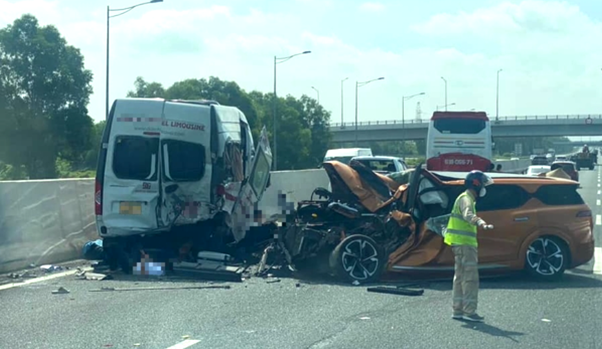 Ba &ocirc; t&ocirc; va chạm tr&ecirc;n cao tốc H&agrave; Nội - Hải Ph&ograve;ng c&oacute; c&ograve;n hạn kiểm định?- Ảnh 1.