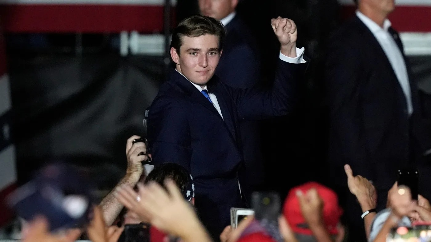 Cậu &uacute;t Barron Trump gần như vắng mặt tại c&aacute;c sự kiện vận động tranh cử của cha. (Ảnh: The Hill)