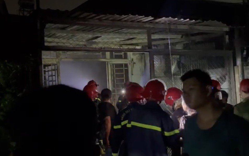 Vụ ch&aacute;y nh&agrave; ở TP.HCM: Quay v&agrave;o lấy điện thoại rồi ngạt kh&oacute;i, tử vong