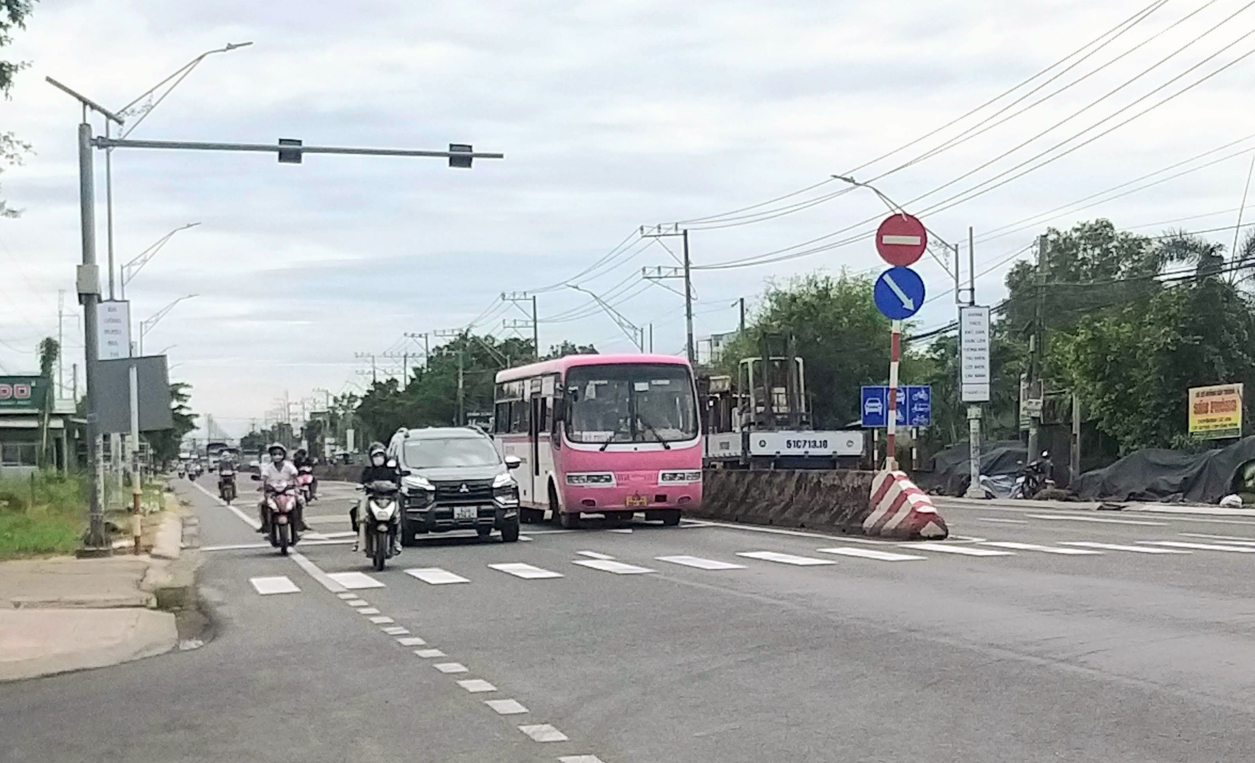 Long An đầu tư hơn 6 tỷ xử l&yacute; điểm đen tai nạn giao th&ocirc;ng- Ảnh 1.