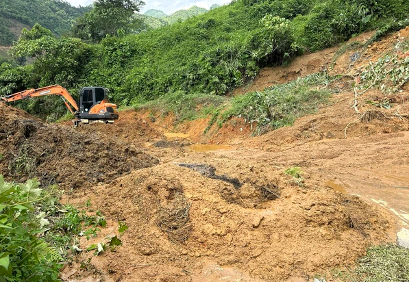 Quốc lộ 34 sạt lở nghi&ecirc;m trọng, giao th&ocirc;ng t&ecirc; liệt to&agrave;n tuyến- Ảnh 1.