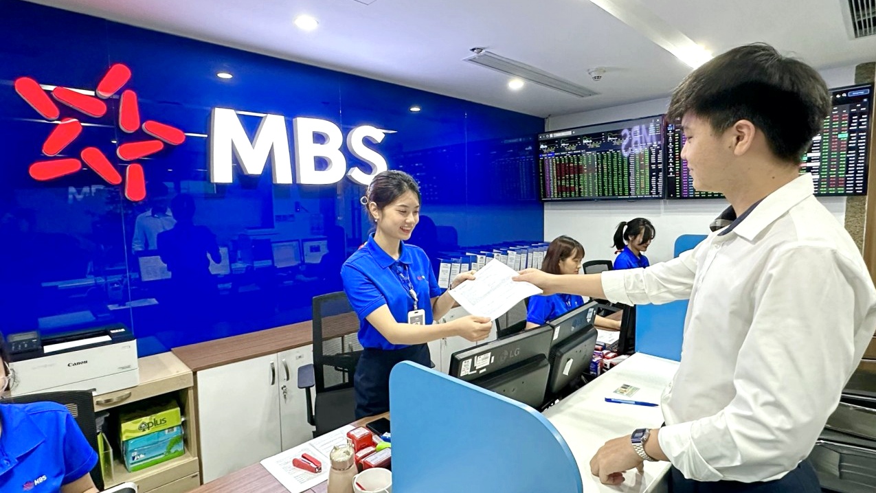 Nhiều kh&aacute;ch h&agrave;ng bị đối tượng mạo danh C&ocirc;ng ty chứng kho&aacute;n MBS lừa đảo- Ảnh 1.