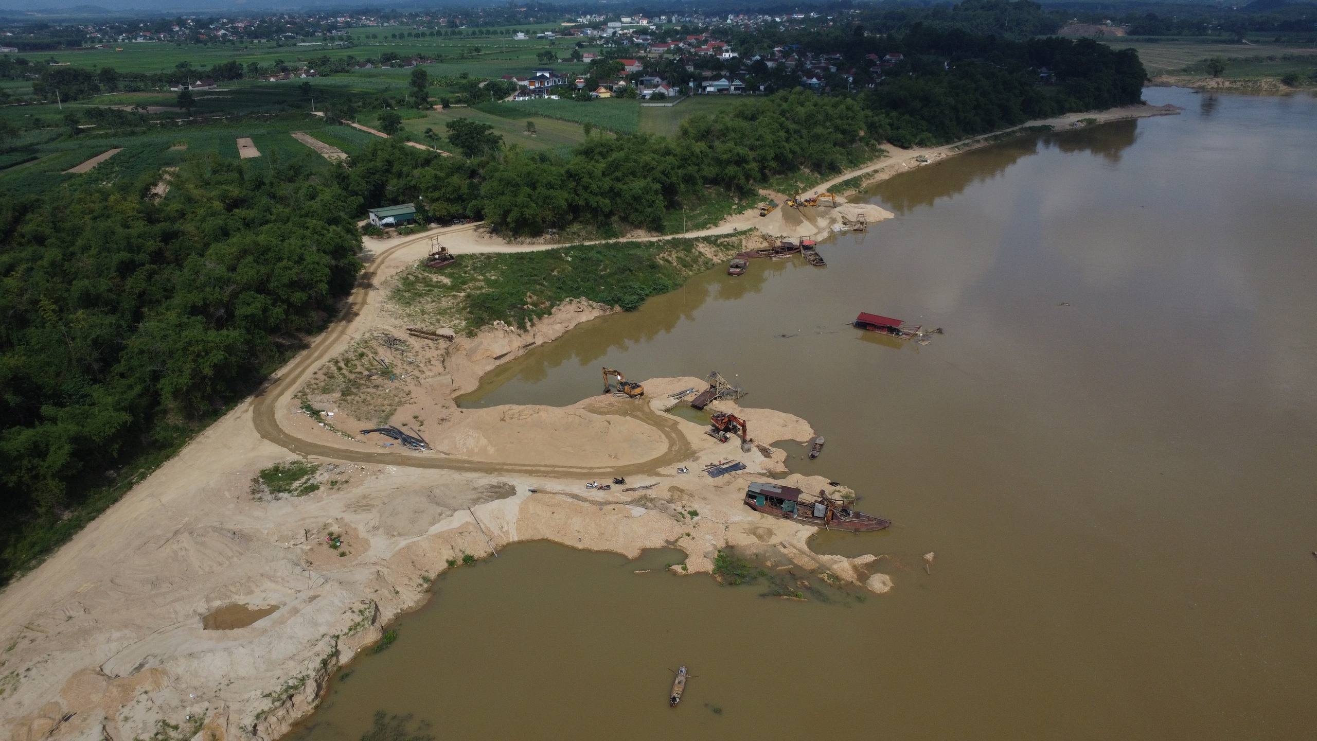 Chủ mỏ k&ecirc;u kh&oacute; lắp đặt trạm c&acirc;n, xe chở c&oacute; ngọn vẫn th&ograve; thụt tr&ecirc;n đường- Ảnh 2.