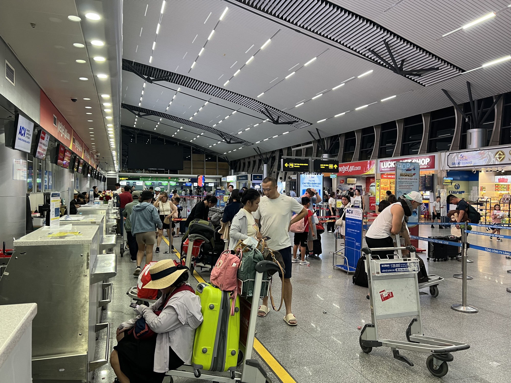 H&agrave;ng kh&ocirc;ng bội thu nhờ chung kết ph&aacute;o hoa ở Đ&agrave; Nẵng- Ảnh 2.