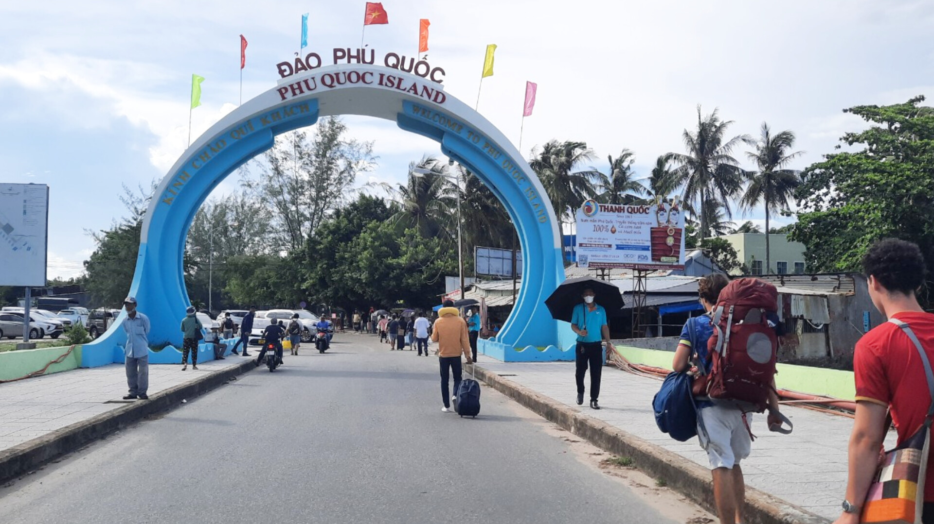 Tạm dừng hoạt động t&agrave;u, ph&agrave; ra đảo xa ở Ki&ecirc;n Giang do s&oacute;ng to, gi&oacute; lớn- Ảnh 2.