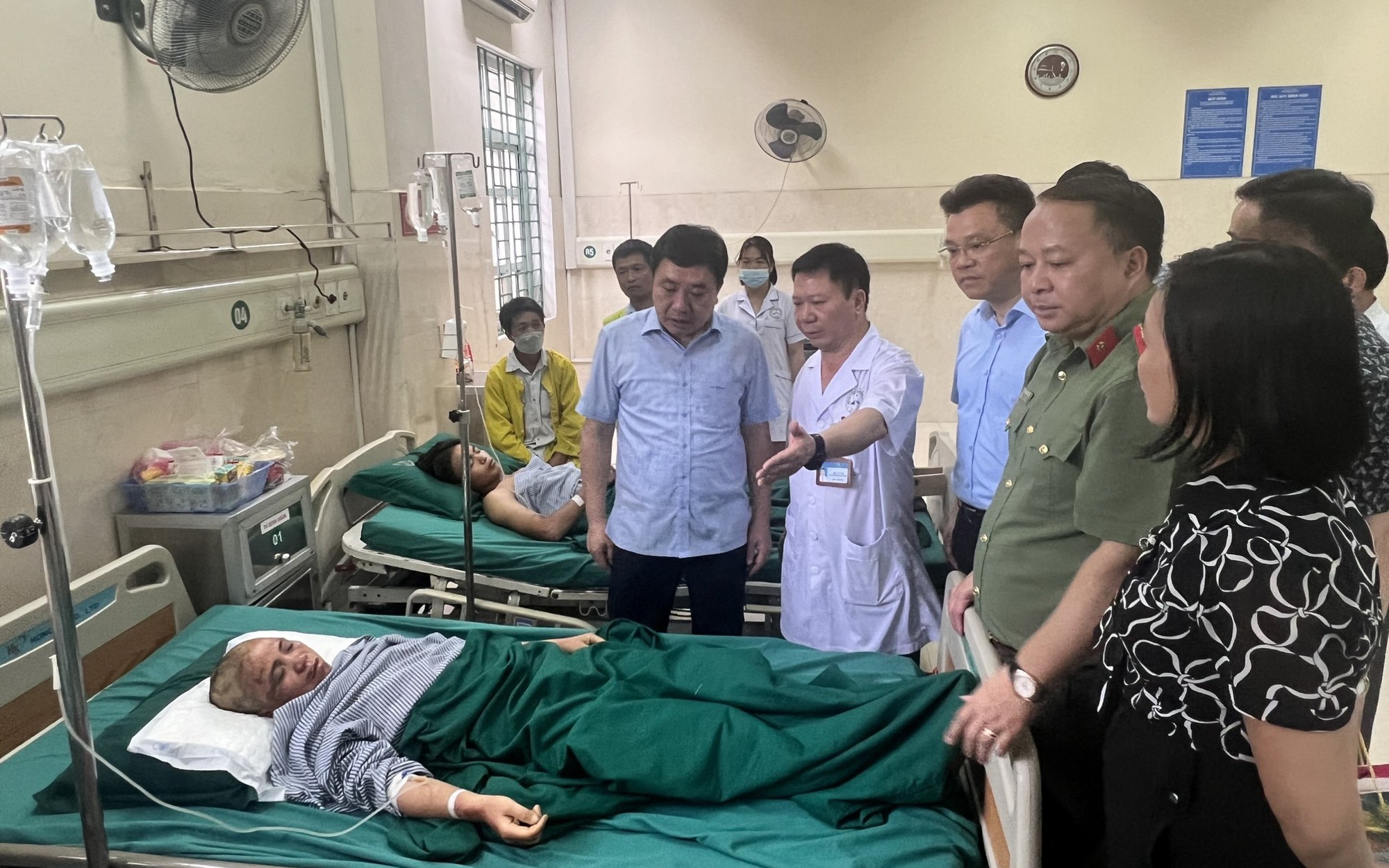 Uỷ ban ATGT Quốc gia thăm hỏi gia đ&igrave;nh c&oacute; nạn nh&acirc;n tử vong tại H&agrave; Giang