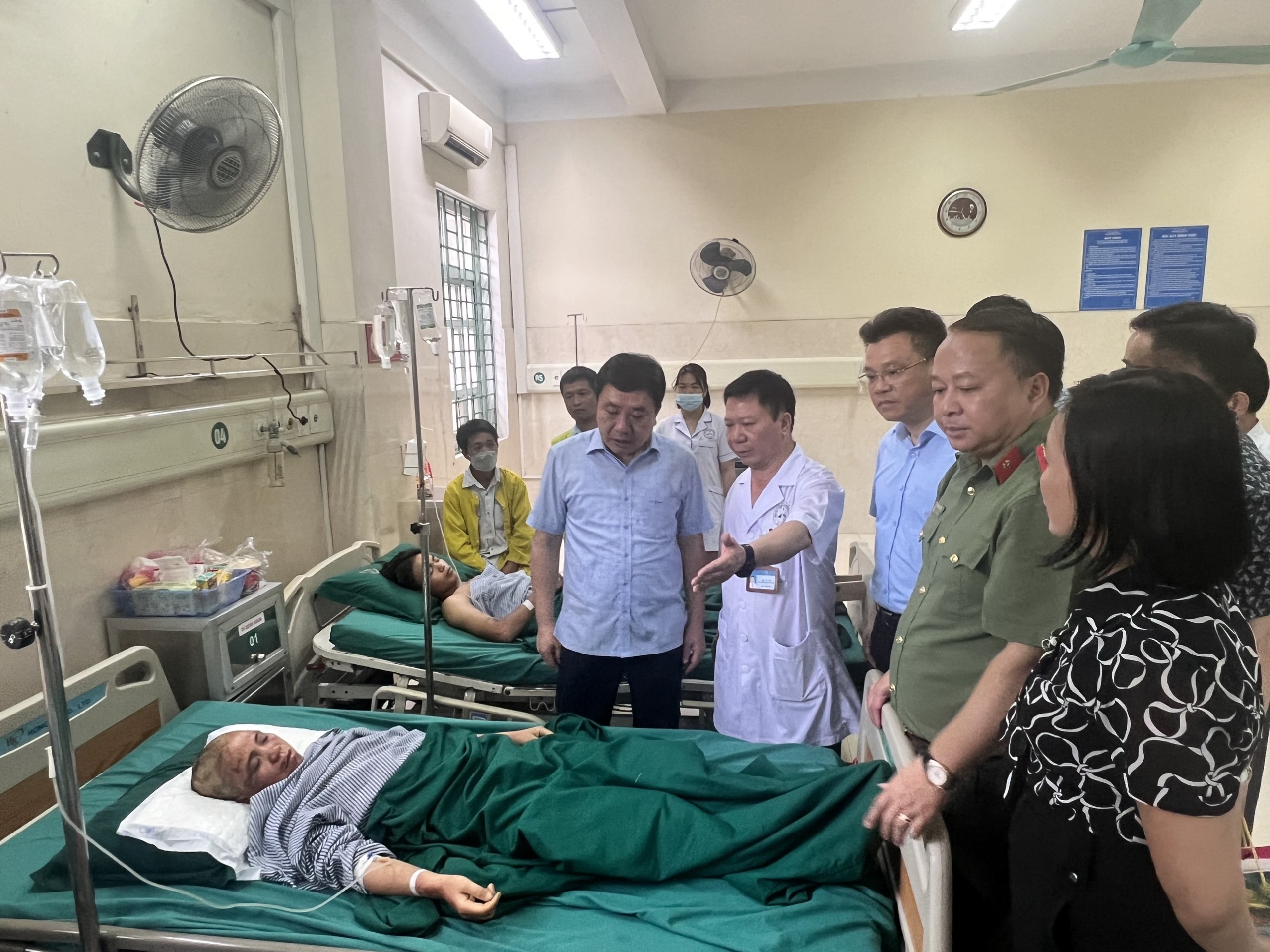 Uỷ ban ATGT Quốc gia thăm hỏi gia đình có nạn nhân tử vong tại Hà Giang- Ảnh 4. Uỷ ban ATGT Quốc gia thăm hỏi gia đình có nạn nhân tử vong tại Hà Giang- Ảnh 4.