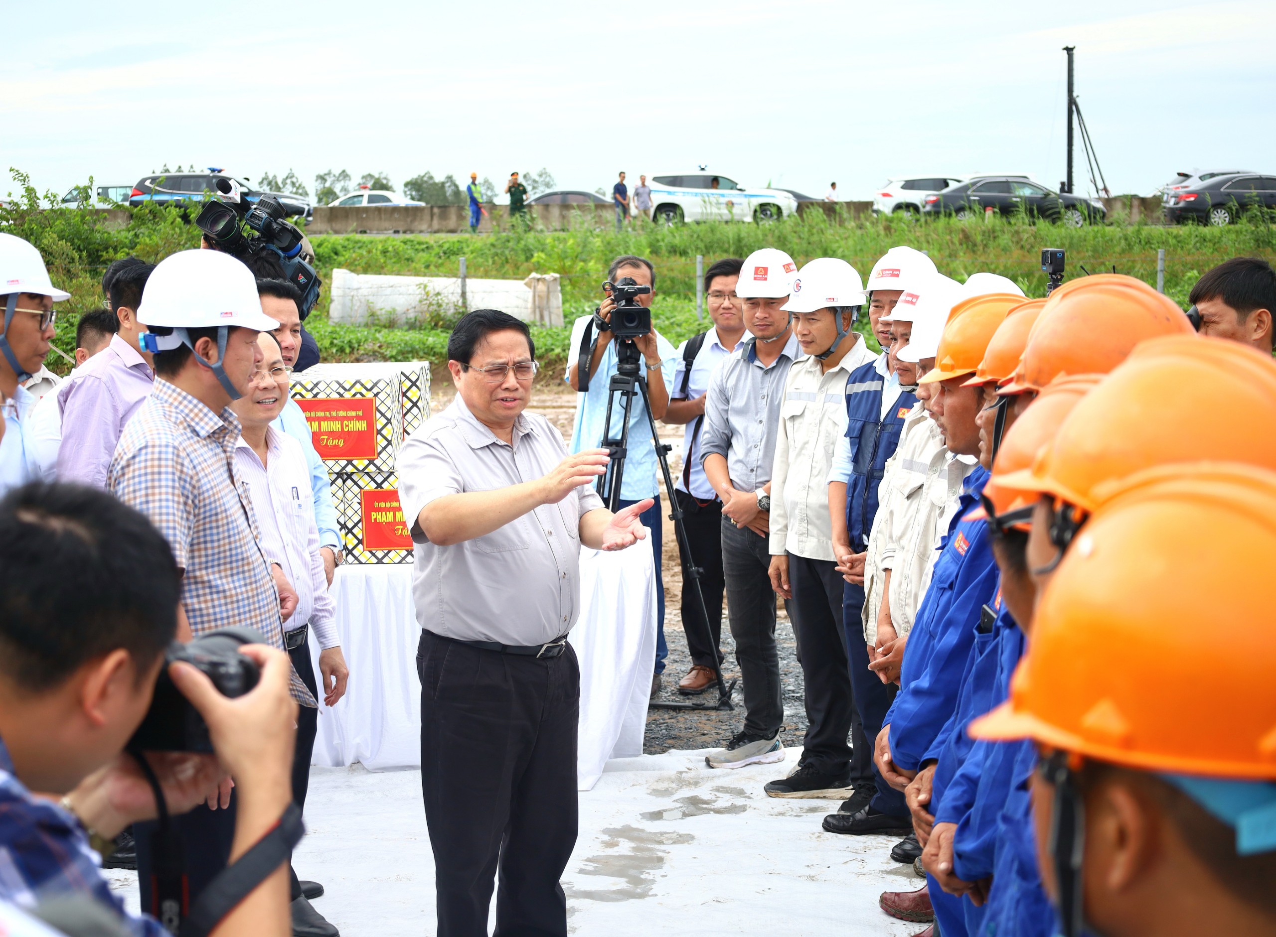 Thủ tướng gỡ vướng mắc, tạo đ&ograve;n bẩy ph&aacute;t triển hạ tầng giao th&ocirc;ng ĐBSCL- Ảnh 3.
