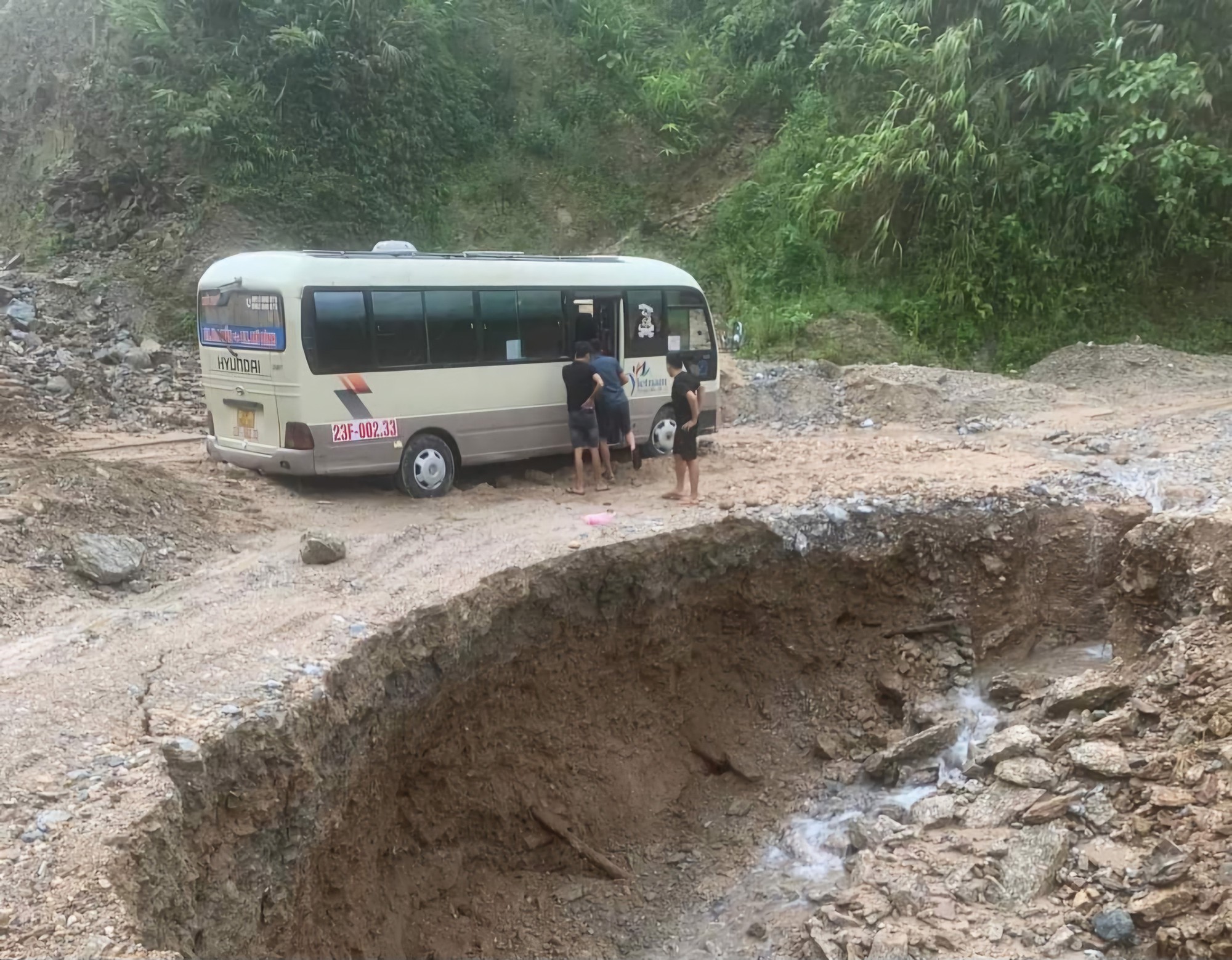 H&agrave; Giang: QL34 th&ocirc;ng xe, nhiều tuyến kh&aacute;c sạt lở- Ảnh 3.