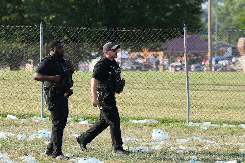 Bộ trưởng Bộ An ninh Nội địa Mỹ Alejandro Mayorkas đ&atilde; l&ecirc;n &aacute;n vụ nổ s&uacute;ng v&agrave; cho biết cơ quan n&agrave;y đang nỗ lực để đảm bảo an to&agrave;n cho cựu Tổng thống Donald Trump v&agrave; Tổng thống Joe Biden. (Ảnh: Reuters)