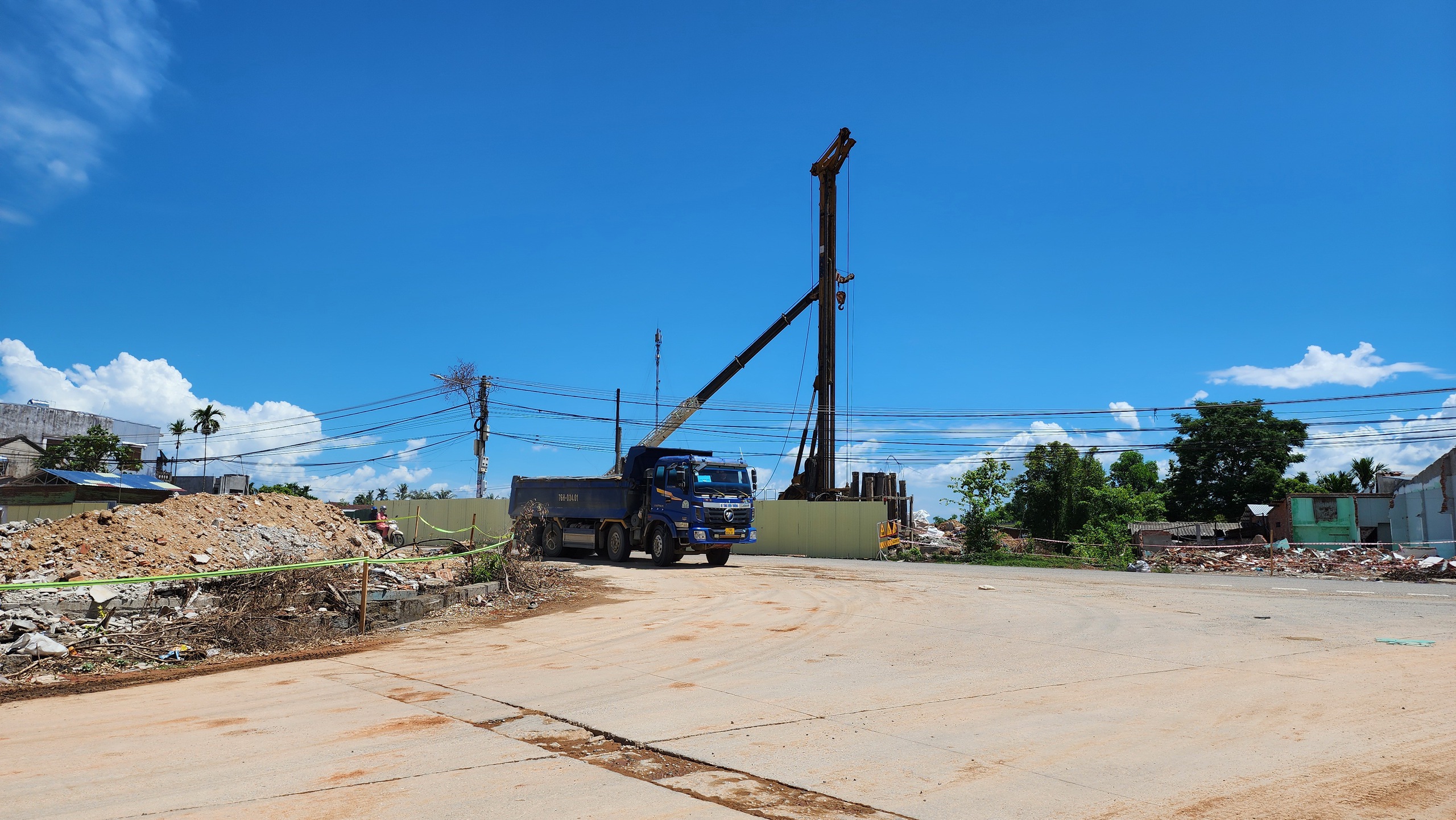 Th&ocirc;ng mặt bằng, c&ocirc;ng trường cao tốc qua Quảng Ng&atilde;i rầm rập tiếng m&aacute;y- Ảnh 4.