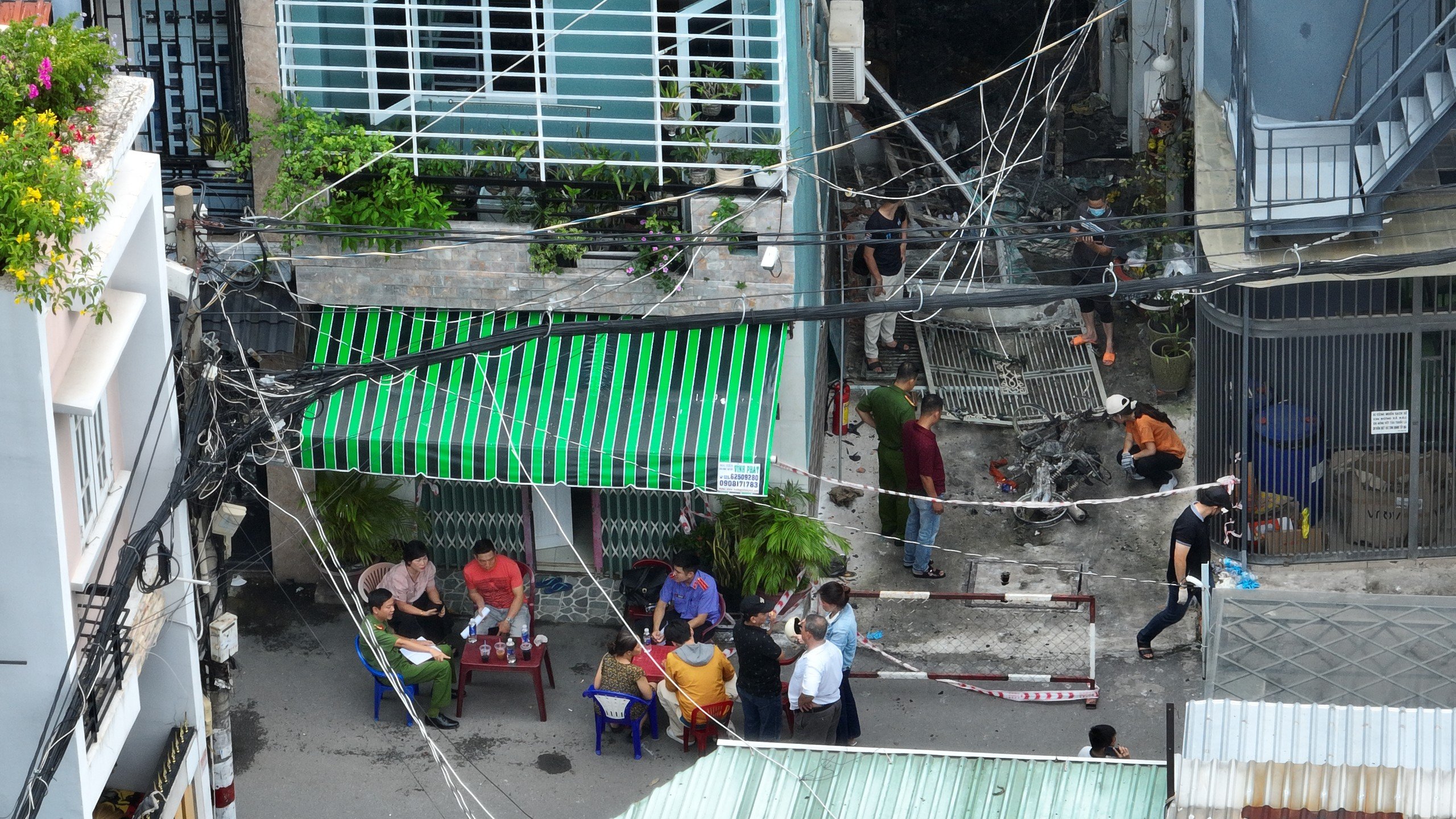 Hàng xóm ám ảnh sau vụ cháy khiến 3 mẹ con tử vong ở Gò Vấp- Ảnh 1. Hàng xóm ám ảnh sau vụ cháy khiến 3 mẹ con tử vong ở Gò Vấp- Ảnh 1.