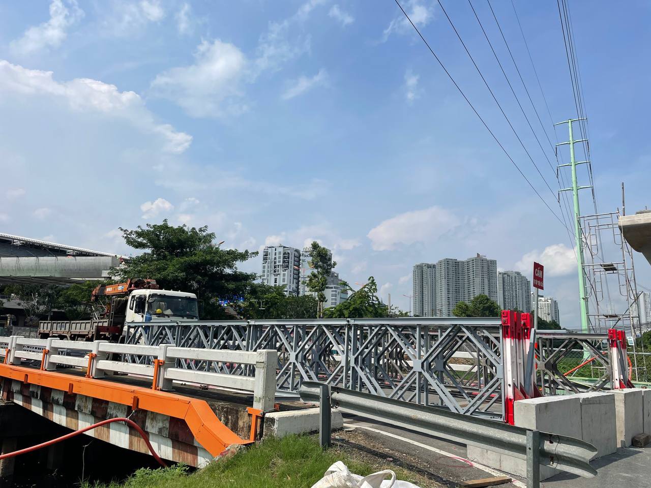 Ho&agrave;n th&agrave;nh lắp đặt dầm cầu bộ h&agrave;nh metro số 1- Ảnh 2.