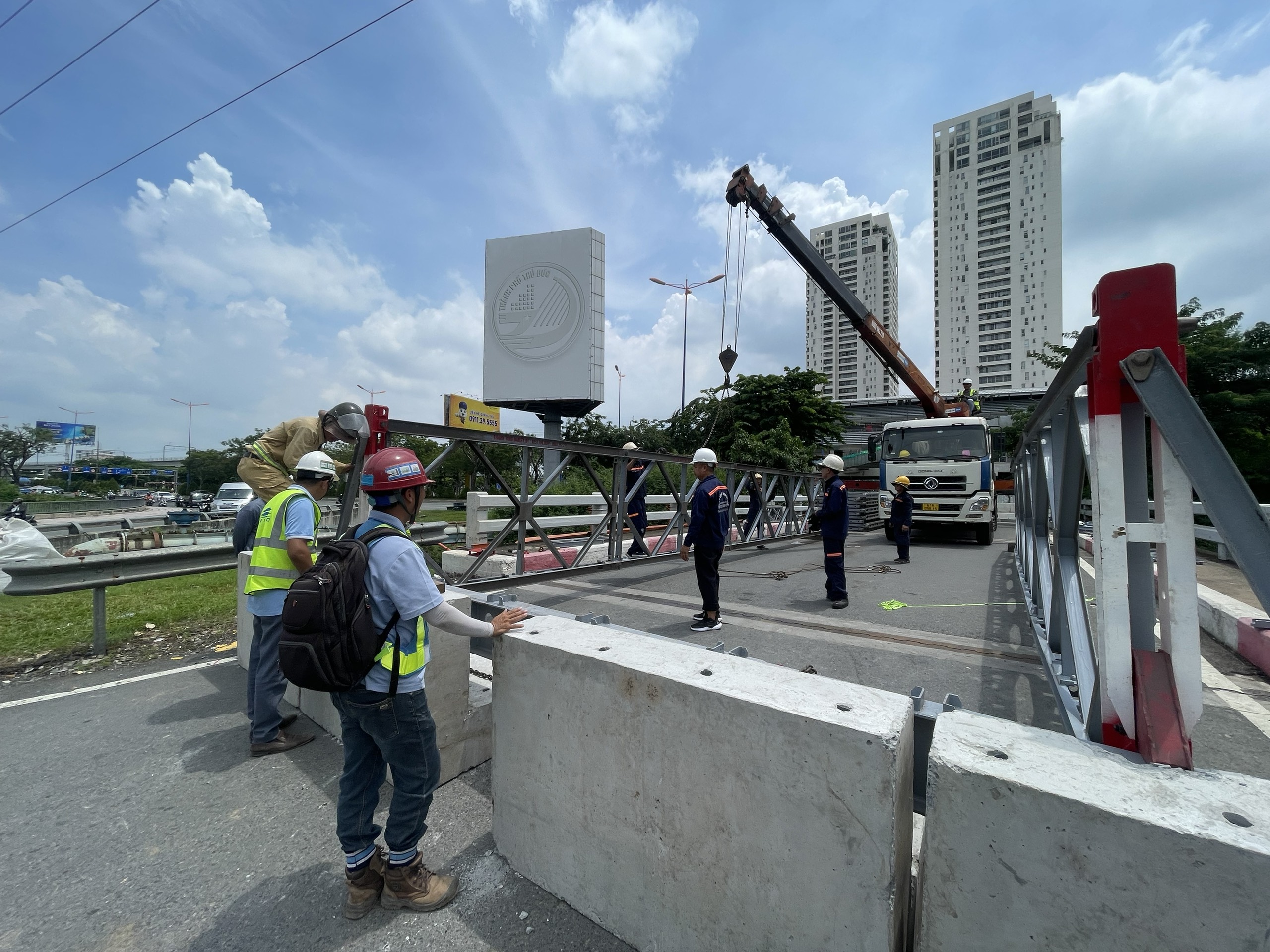 Ho&agrave;n th&agrave;nh lắp đặt dầm cầu bộ h&agrave;nh metro số 1- Ảnh 3.