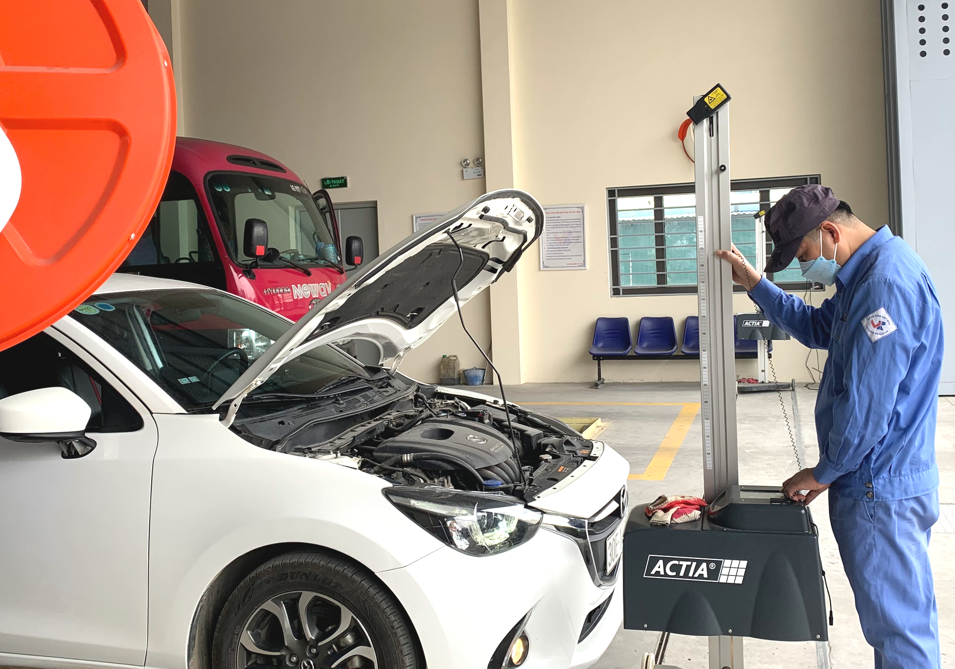 Bộ GTVT yêu cầu ngăn chặn từ sớm, từ xa tiêu cực trong đăng kiểm- Ảnh 1. Bộ GTVT yêu cầu ngăn chặn từ sớm, từ xa tiêu cực trong đăng kiểm- Ảnh 1.