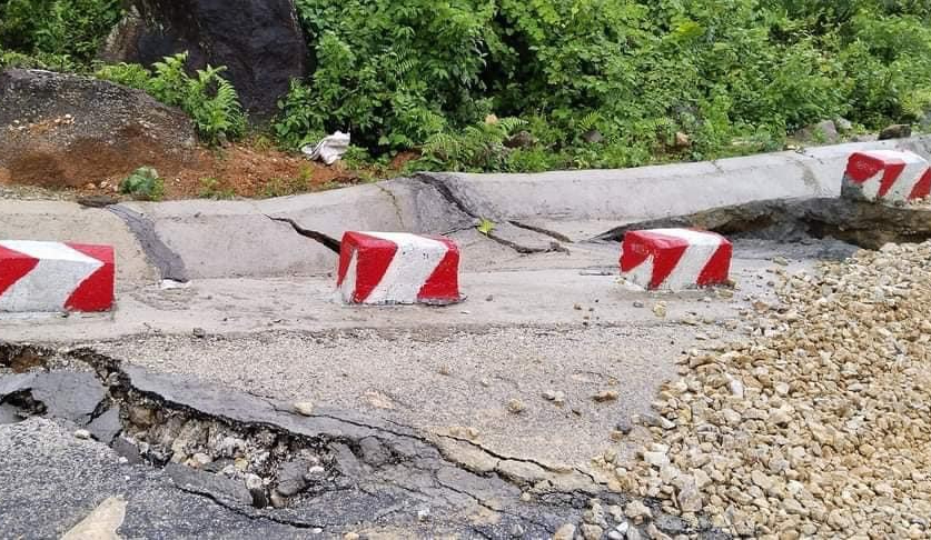 Sụt l&uacute;n nghi&ecirc;m trọng tr&ecirc;n QL16 đoạn qua dốc Chuối, cấm xe tải trọng lớn- Ảnh 2.