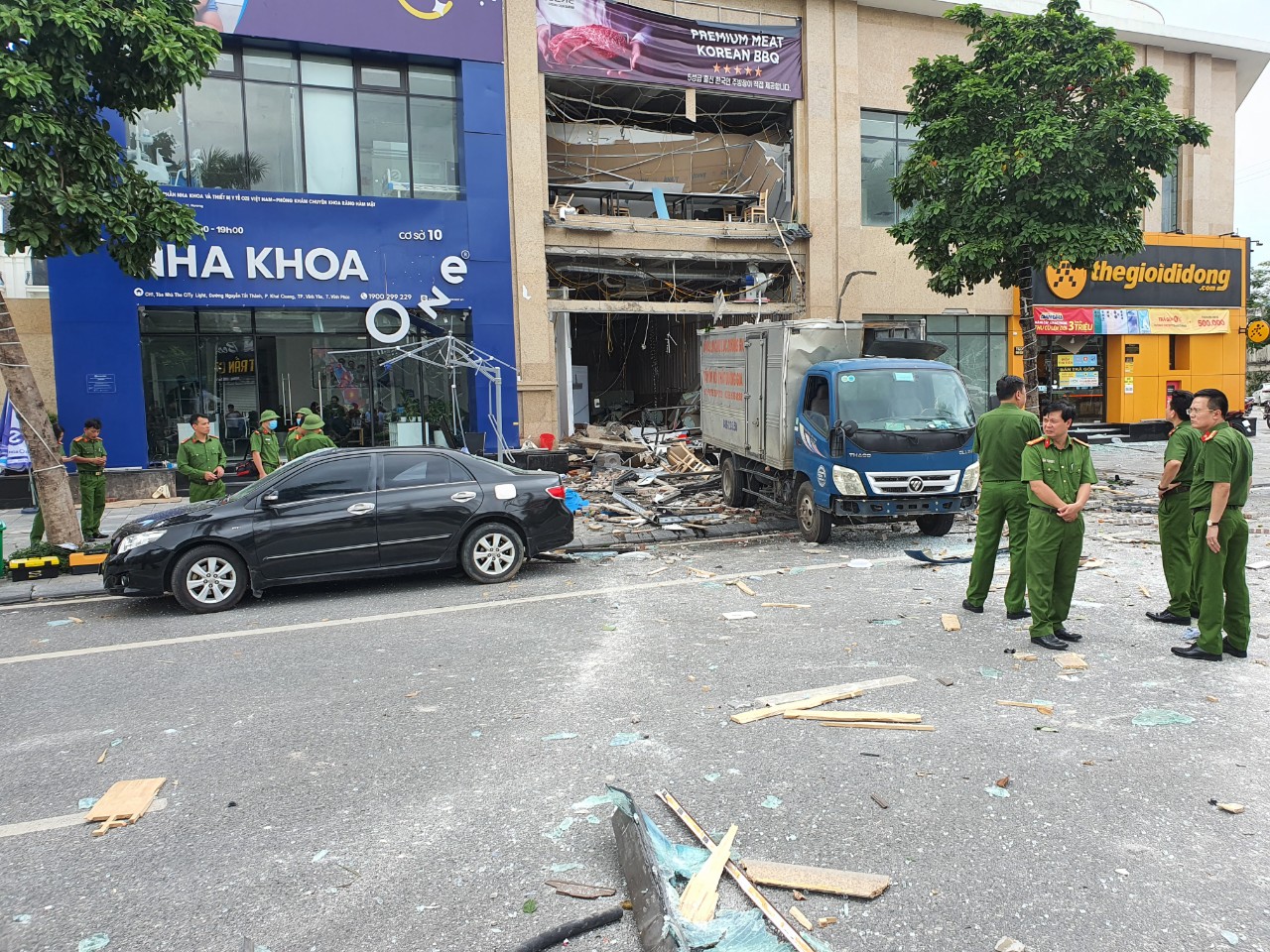 Vụ nổ kh&iacute; gas ở Vĩnh Ph&uacute;c: 3 nạn nh&acirc;n ti&ecirc;n lượng xấu, c&oacute; trường hợp phải thở m&aacute;y- Ảnh 1.