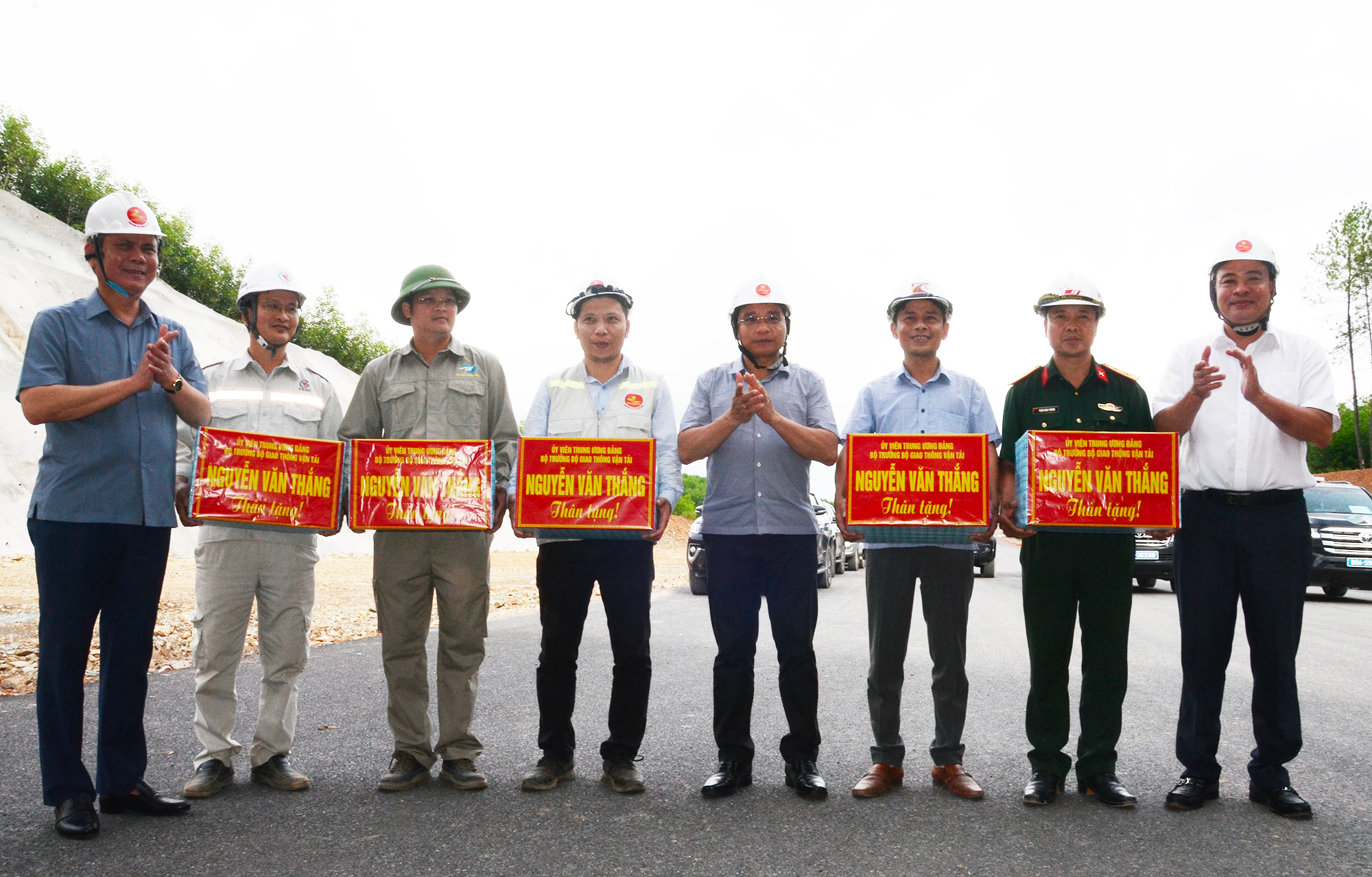 Quyết tâm thông xe cao tốc Vạn Ninh - Cam Lộ dịp 30/4/2025- Ảnh 5. Quyết tâm thông xe cao tốc Vạn Ninh - Cam Lộ dịp 30/4/2025- Ảnh 5.