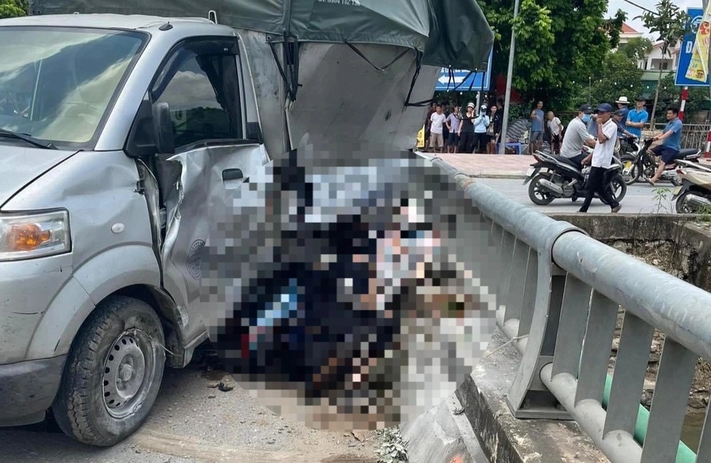 Hiện trường vụ tai nạn khiến 4 người tử vong ở Hà Nội- Ảnh 3. Hiện trường vụ tai nạn khiến 4 người tử vong ở Hà Nội- Ảnh 3.