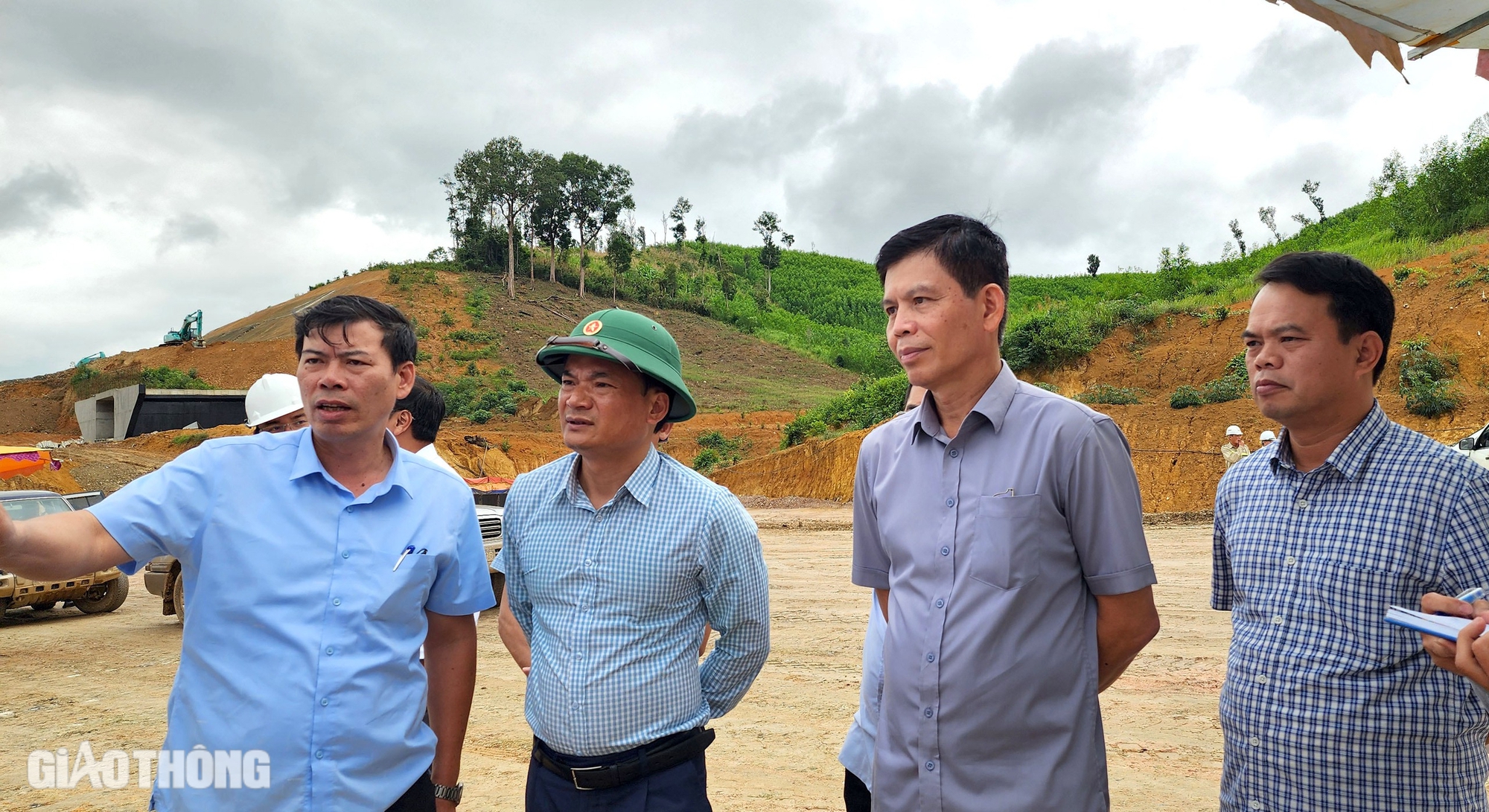 Thứ trưởng Bộ GTVT: Thi c&ocirc;ng "3 ca, 4 k&iacute;p", đẩy tiến độ cao tốc Kh&aacute;nh H&ograve;a - Bu&ocirc;n Ma Thuột- Ảnh 3.