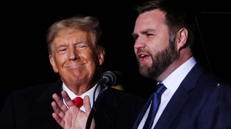 &Ocirc;ng Trump tuy&ecirc;n bố chọn &ocirc;ng Vance, thượng nghị sĩ của bang Ohio, l&agrave; ứng cử vi&ecirc;n Ph&oacute; tổng thống Mỹ đồng h&agrave;nh c&ugrave;ng &ocirc;ng trong cuộc đua v&agrave;o Nh&agrave; Trắng. (Ảnh: Reuters)