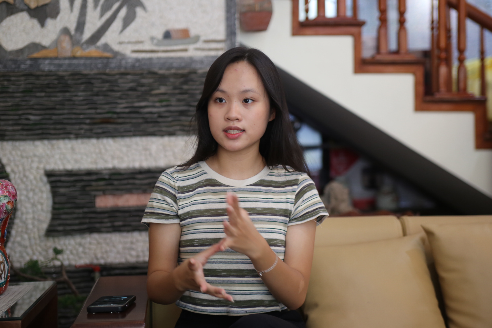 Ch&acirc;n dung nữ thủ khoa khối D01 to&agrave;n quốc 2024 đến từ Vĩnh Ph&uacute;c- Ảnh 2.