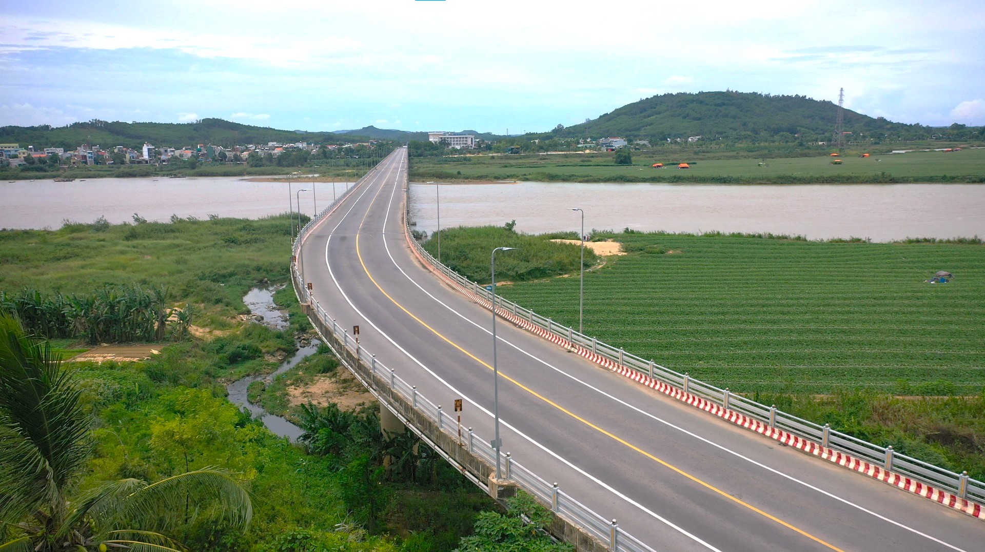 Ch&iacute;nh thức đ&oacute;ng cầu Tr&agrave; Kh&uacute;c 2, CSGT căng m&igrave;nh điều tiết phương tiện- Ảnh 6.