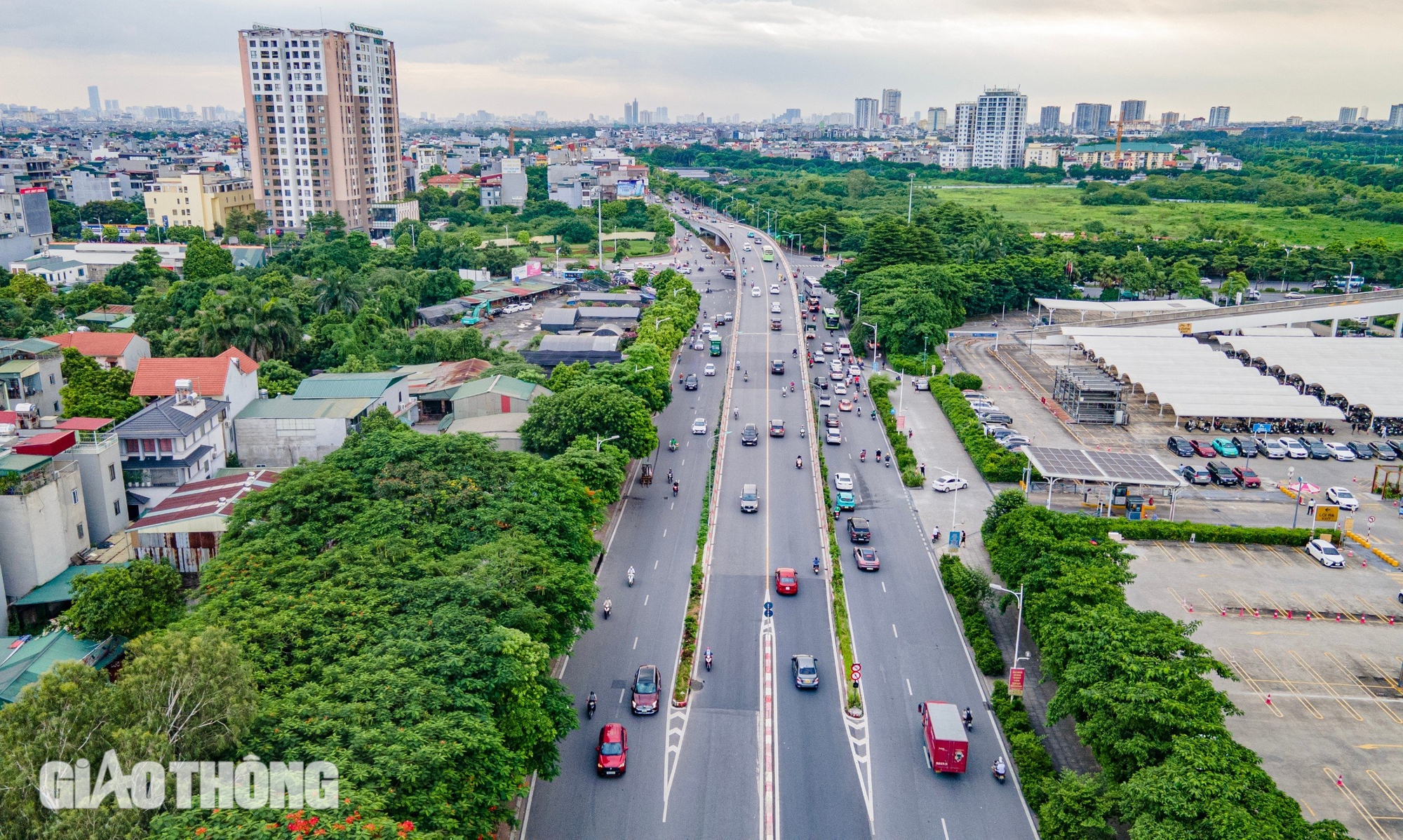 Cận cảnh giao th&ocirc;ng tại vị tr&iacute; sắp l&agrave;m hầm chui 750 tỷ "chia lửa" cho n&uacute;t giao Cổ Linh- Ảnh 3.