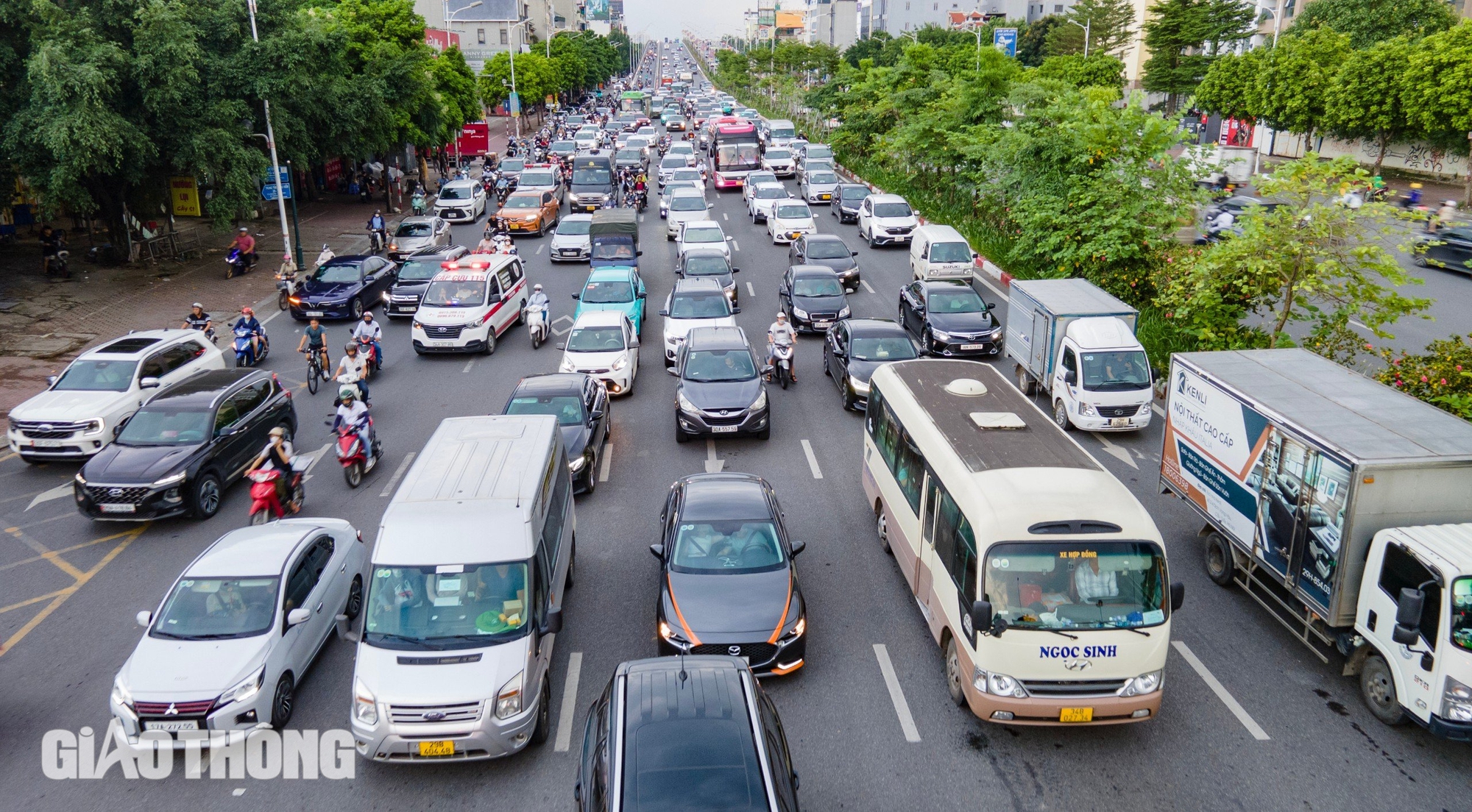 Cận cảnh giao th&ocirc;ng tại vị tr&iacute; sắp l&agrave;m hầm chui 750 tỷ "chia lửa" cho n&uacute;t giao Cổ Linh- Ảnh 7.