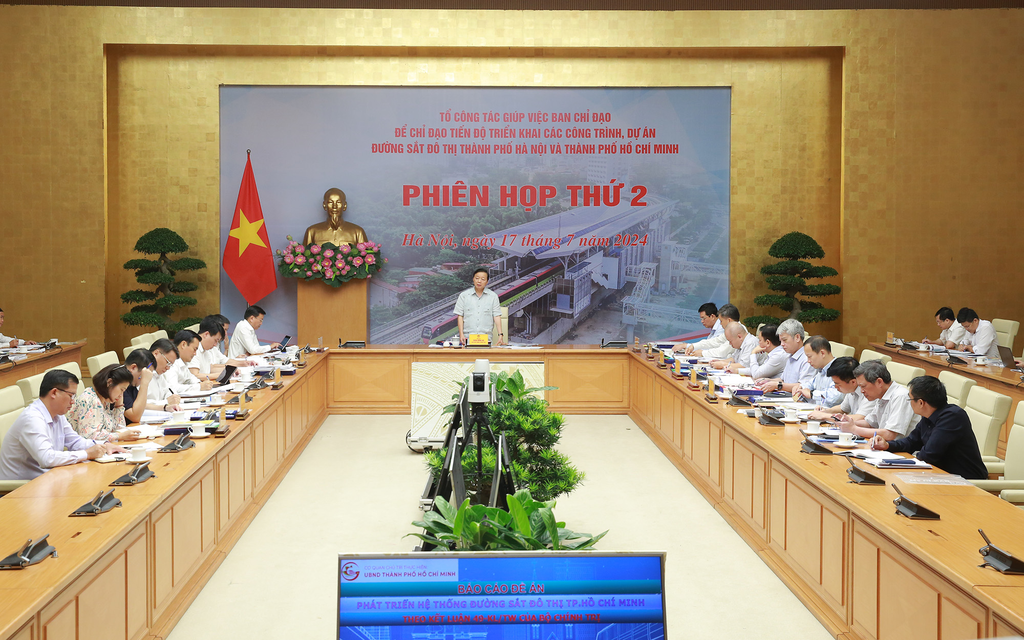 Ph&oacute; thủ tướng: Metro H&agrave; Nội, TP.HCM phải kết nối đồng bộ với đường sắt tốc độ cao- Ảnh 1.