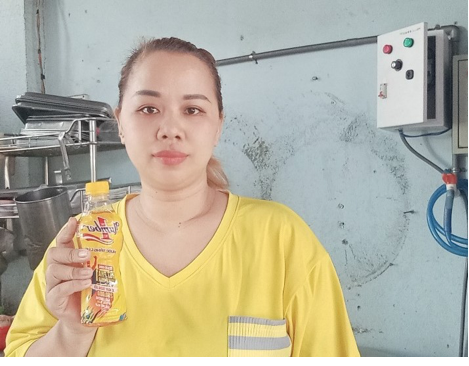 Chị Trịnh Thị Ngọc Thảo l&agrave; một trong 10 kh&aacute;ch h&agrave;ng may mắn nhận giải Nh&igrave; trị gi&aacute; 30 triệu sau v&ograve;ng livestream thứ 2 của chương tr&igrave;nh.