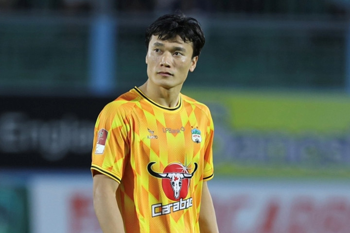 Người hùng Thường Châu tự làm khó mình sau màn "quay xe" với HAGL?- Ảnh 1. Người hùng Thường Châu tự làm khó mình sau màn "quay xe" với HAGL?- Ảnh 1.