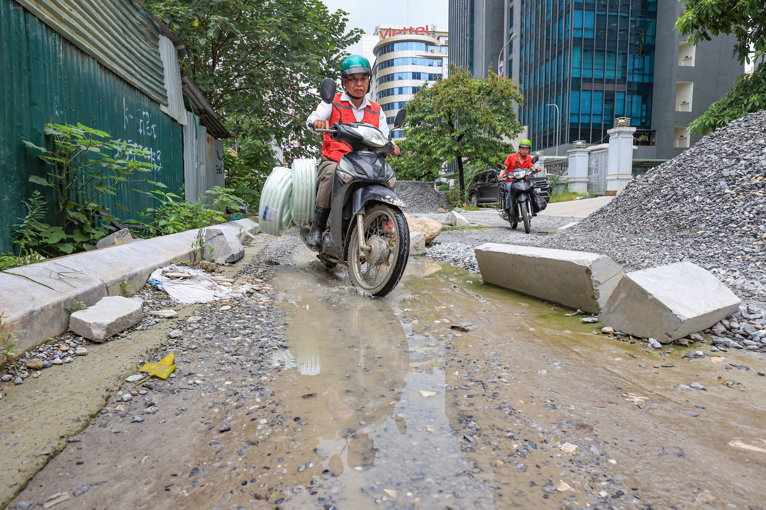 Đoạn đường 200m ở H&agrave; Nội l&agrave;m 4 năm chưa xong- Ảnh 7.