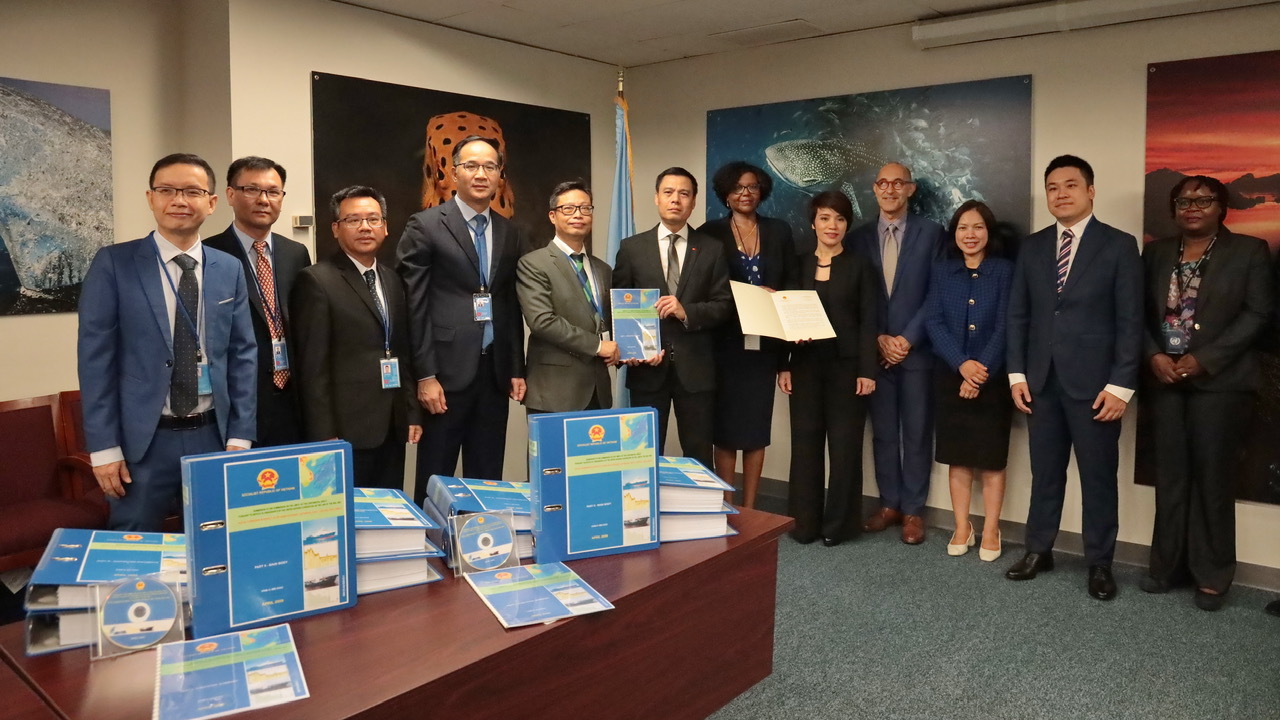 Việt Nam đệ tr&igrave;nh ranh giới thềm lục địa mở rộng ngo&agrave;i 200 hải l&yacute; giữa Biển Đ&ocirc;ng- Ảnh 2.