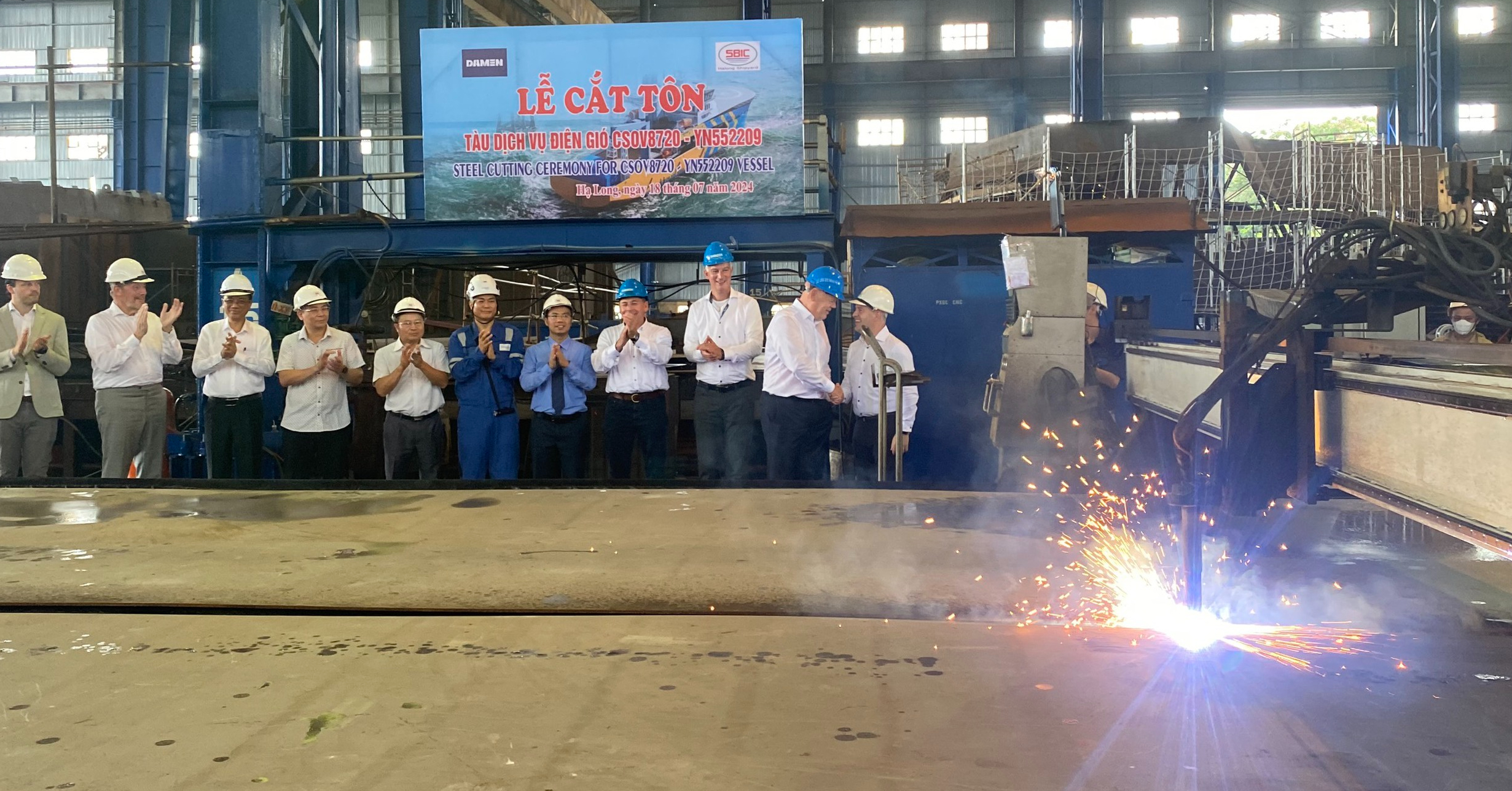 Đ&oacute;ng t&agrave;u Hạ Long k&yacute; hợp đồng đ&oacute;ng 6 t&agrave;u dịch vụ điện gi&oacute; CSOV với doanh nghiệp H&agrave; Lan- Ảnh 3.