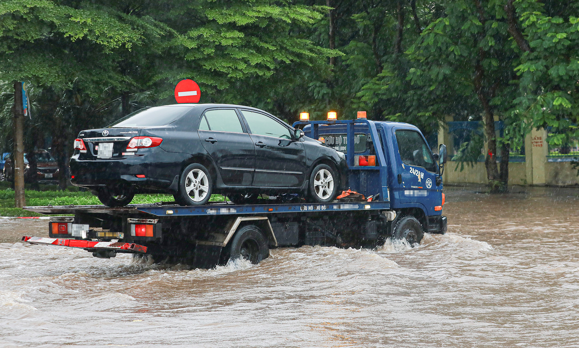 Xe cứu hộ&nbsp;phải ni&ecirc;m yết th&ocirc;ng tin, lắp camera&nbsp;gi&aacute;m&nbsp;s&aacute;t- Ảnh 1.