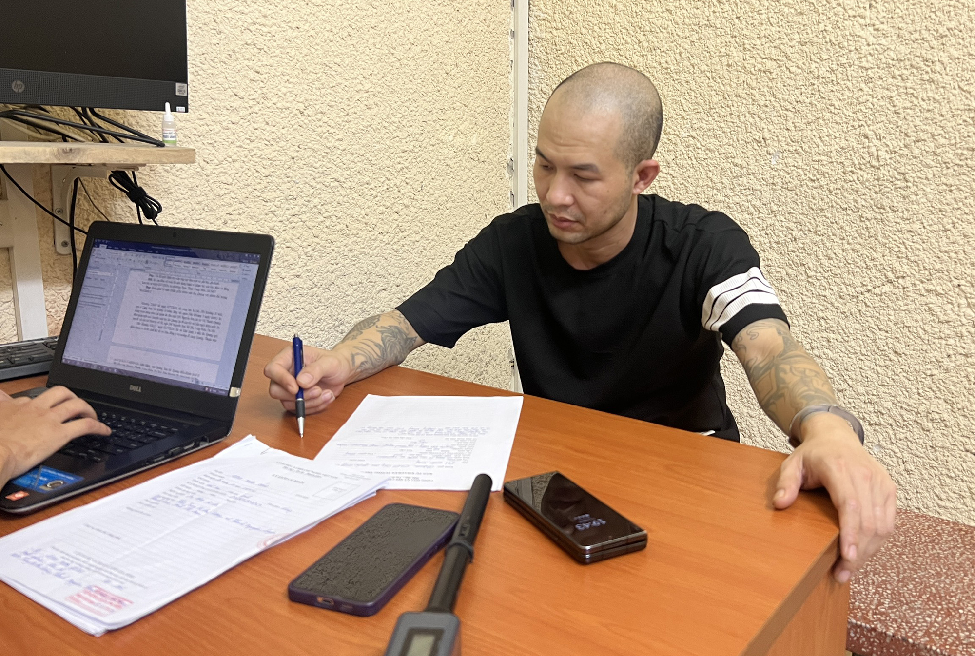 H&agrave;nh tr&igrave;nh truy bắt kẻ bắn c&ocirc; g&aacute;i tử vong tr&ecirc;n đường- Ảnh 1.