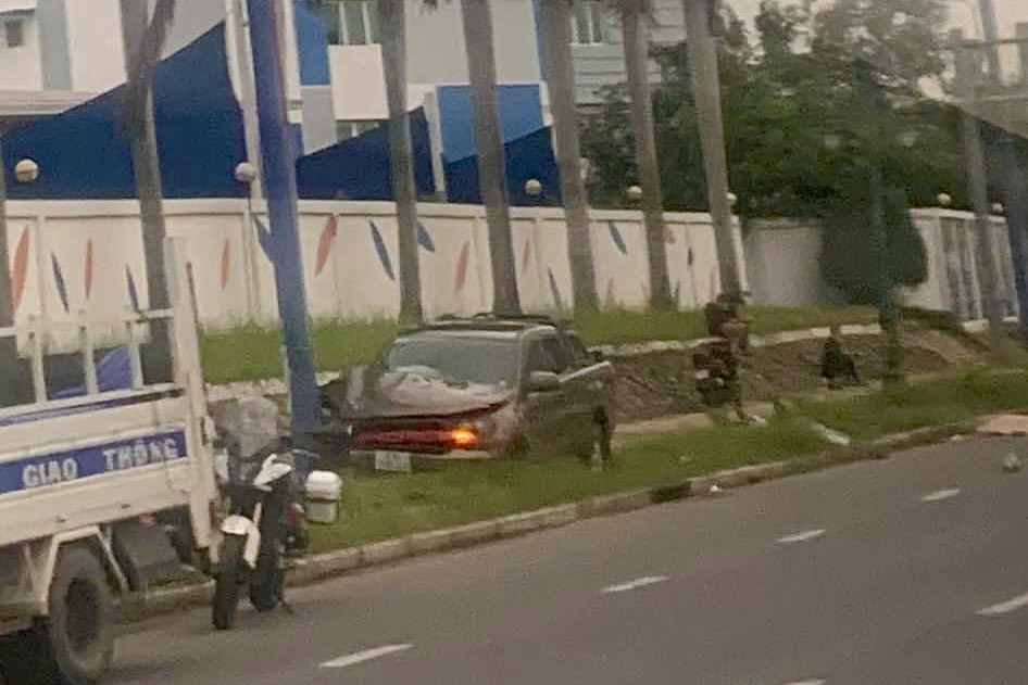 TP.HCM: Đi xe máy ngược chiều, người đàn ông bị xe bán tải tông tử vong- Ảnh 1. TP.HCM: Đi xe máy ngược chiều, người đàn ông bị xe bán tải tông tử vong- Ảnh 1.