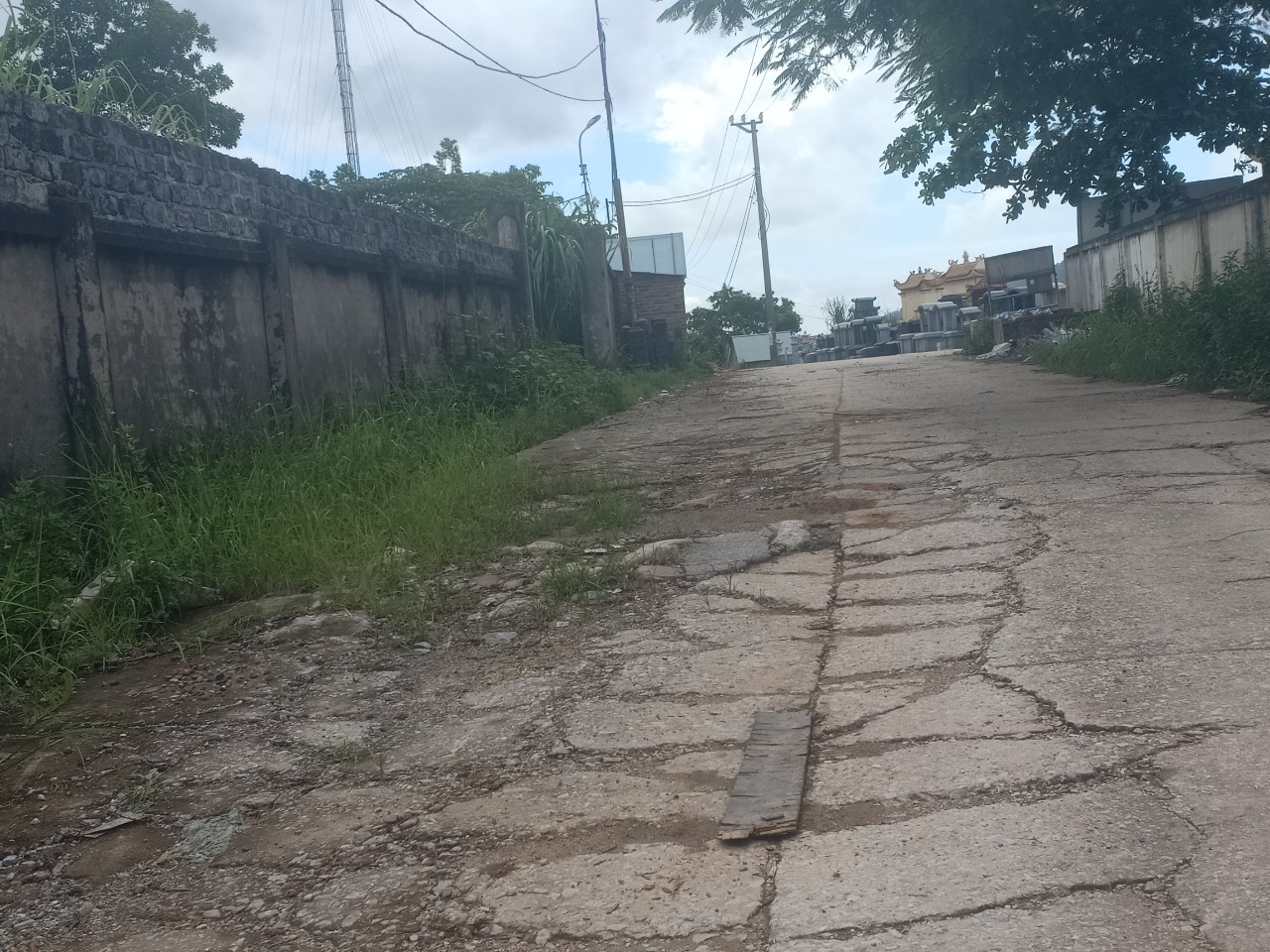 Quảng Ninh: Lạ l&ugrave;ng nghĩa trang th&agrave;nh b&atilde;i đổ thải- Ảnh 3.