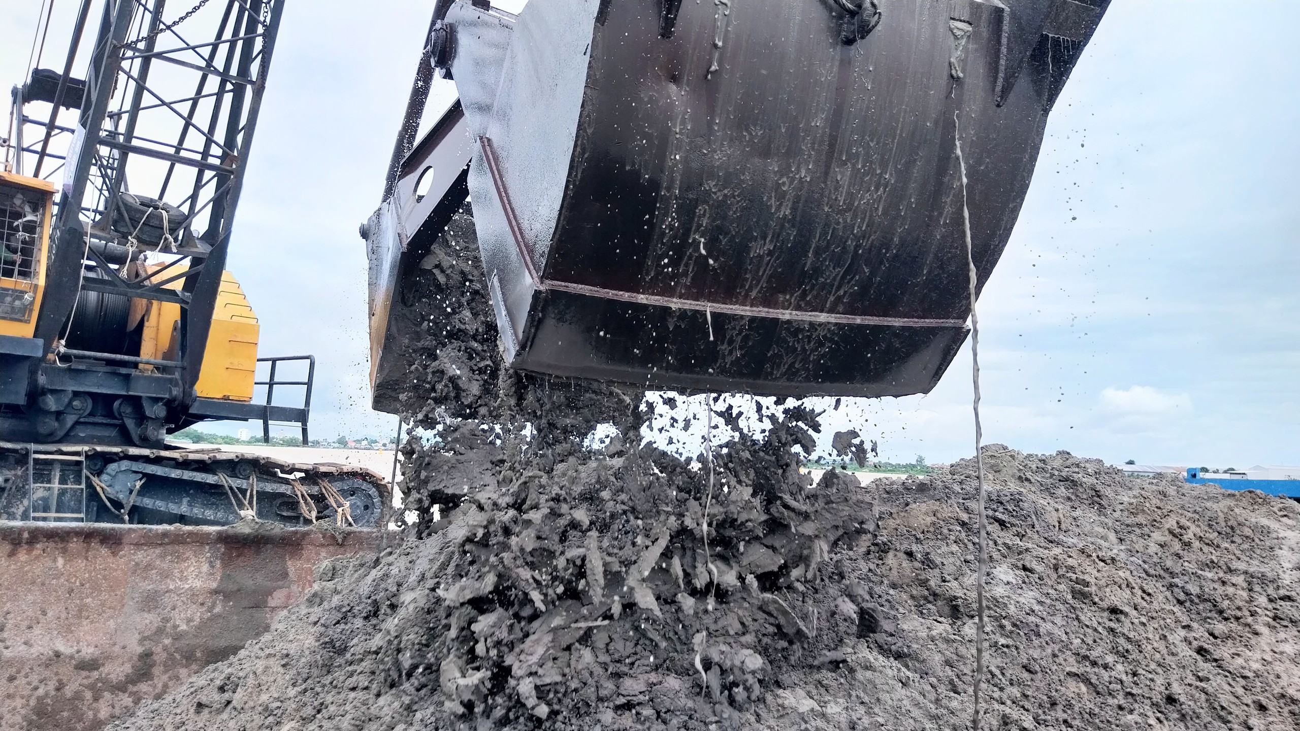 Những mỏ c&aacute;t đầu ti&ecirc;n ở Đồng Th&aacute;p, An Giang phục vụ cao tốc hiện ra sao?- Ảnh 2.