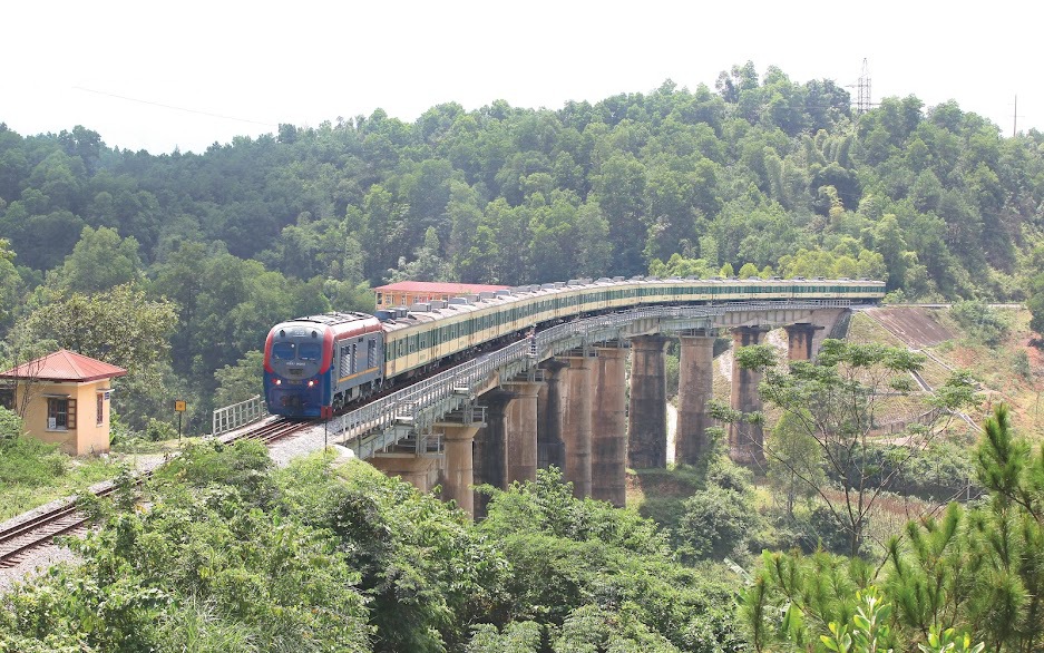 Hơn 100 điểm xung yếu, nguy cơ sạt lở mùa mưa bão trên tuyến đường sắt Bắc - Nam- Ảnh 2. Hơn 2.000 tỷ đồng nâng cấp tuyến đường sắt Hà Nội - Đồng Đăng