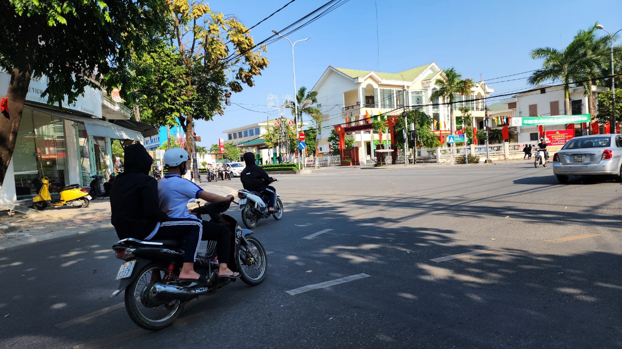 Con vi phạm giao th&ocirc;ng, bố mẹ l&agrave; c&ocirc;ng chức sẽ bị hạ bậc thi đua- Ảnh 4.