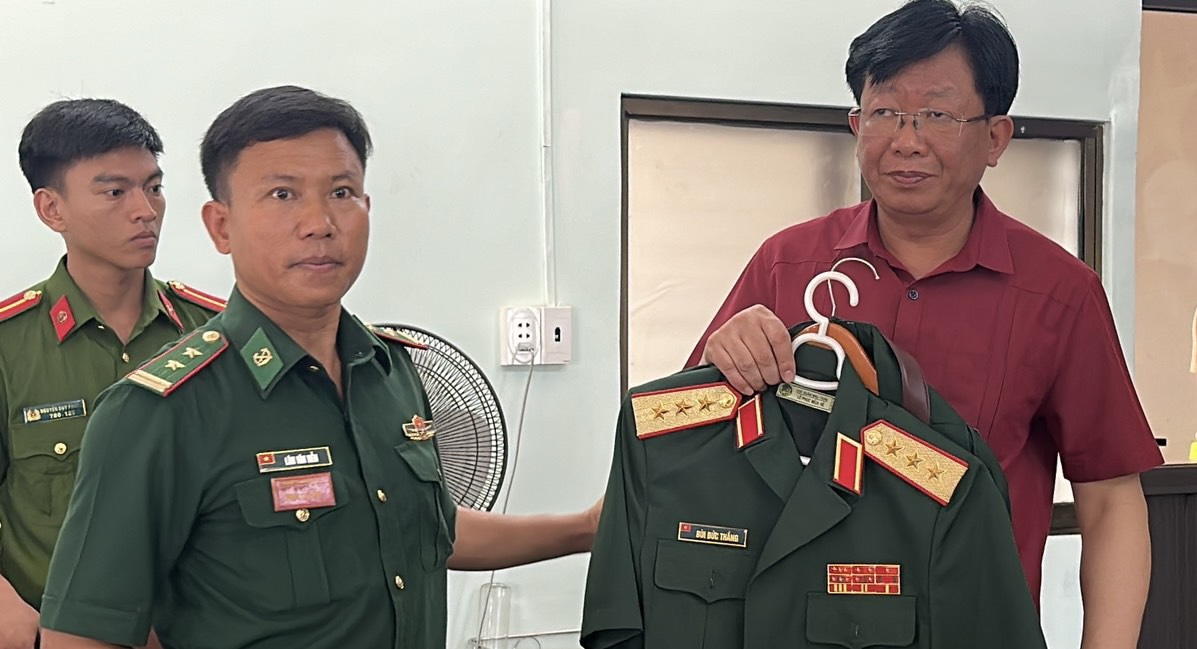 L&agrave;m r&otilde; nh&oacute;m người nghi vấn giả danh thượng tướng qu&acirc;n đội, thiếu tướng c&ocirc;ng an- Ảnh 1.