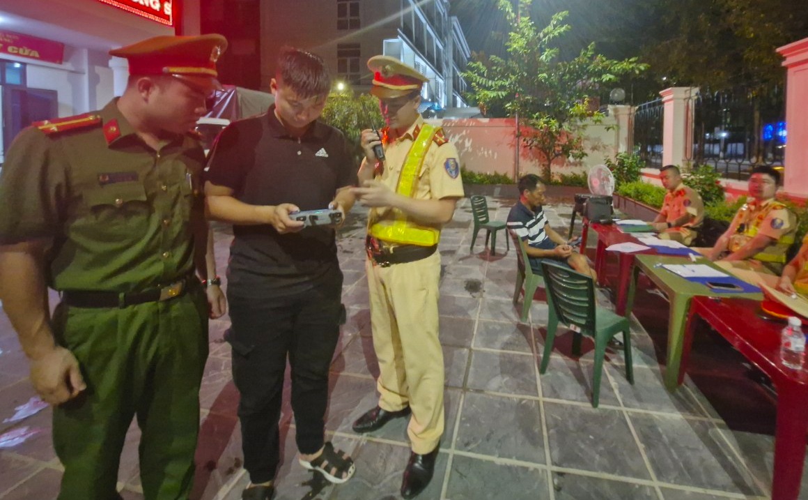 CSGT c&oacute; được sử dụng flycam để "bắt quả tang" t&agrave;i xế vi phạm luật?- Ảnh 1.