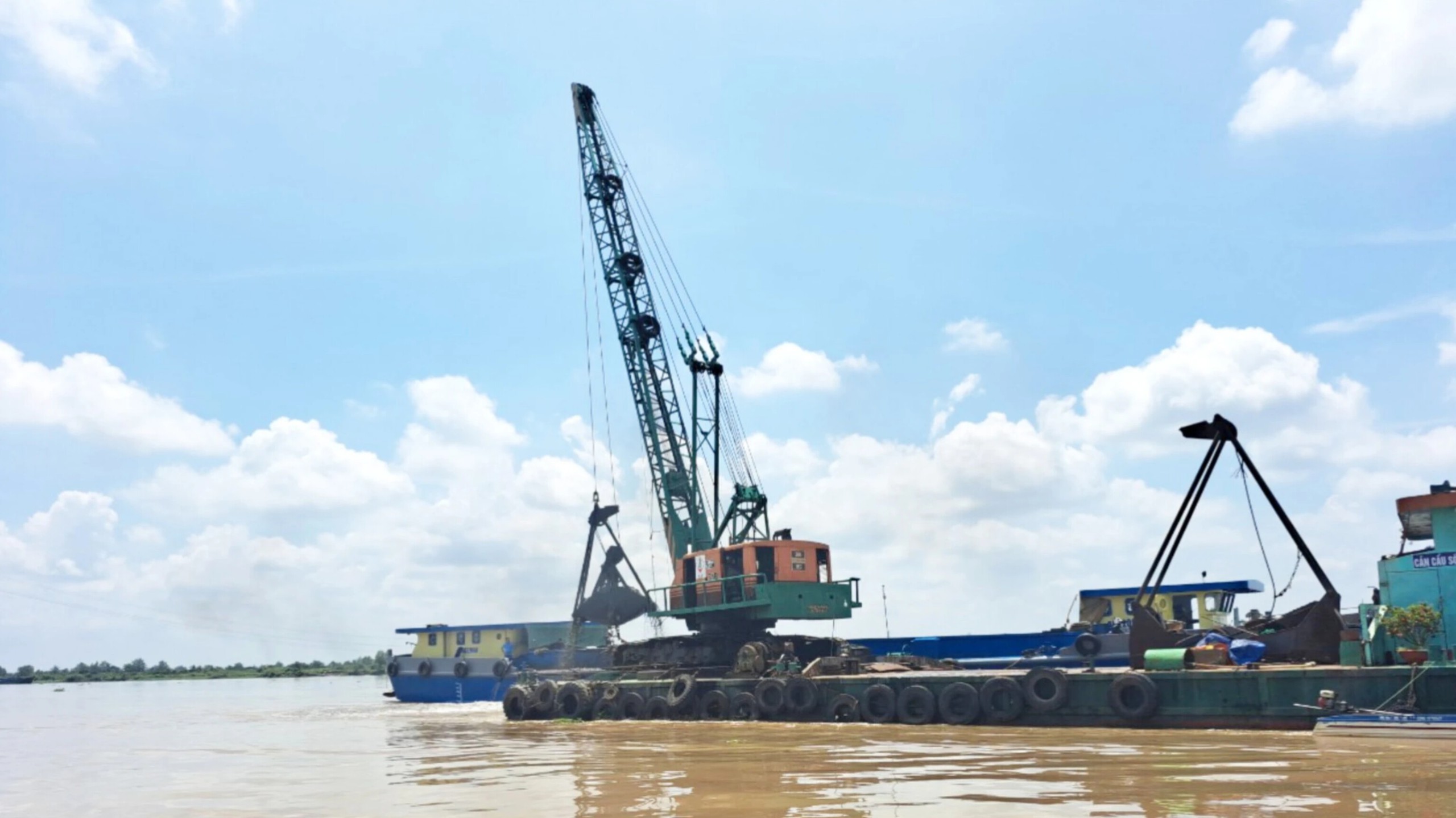 Những mỏ c&aacute;t đầu ti&ecirc;n ở Đồng Th&aacute;p, An Giang phục vụ cao tốc hiện ra sao?- Ảnh 1.